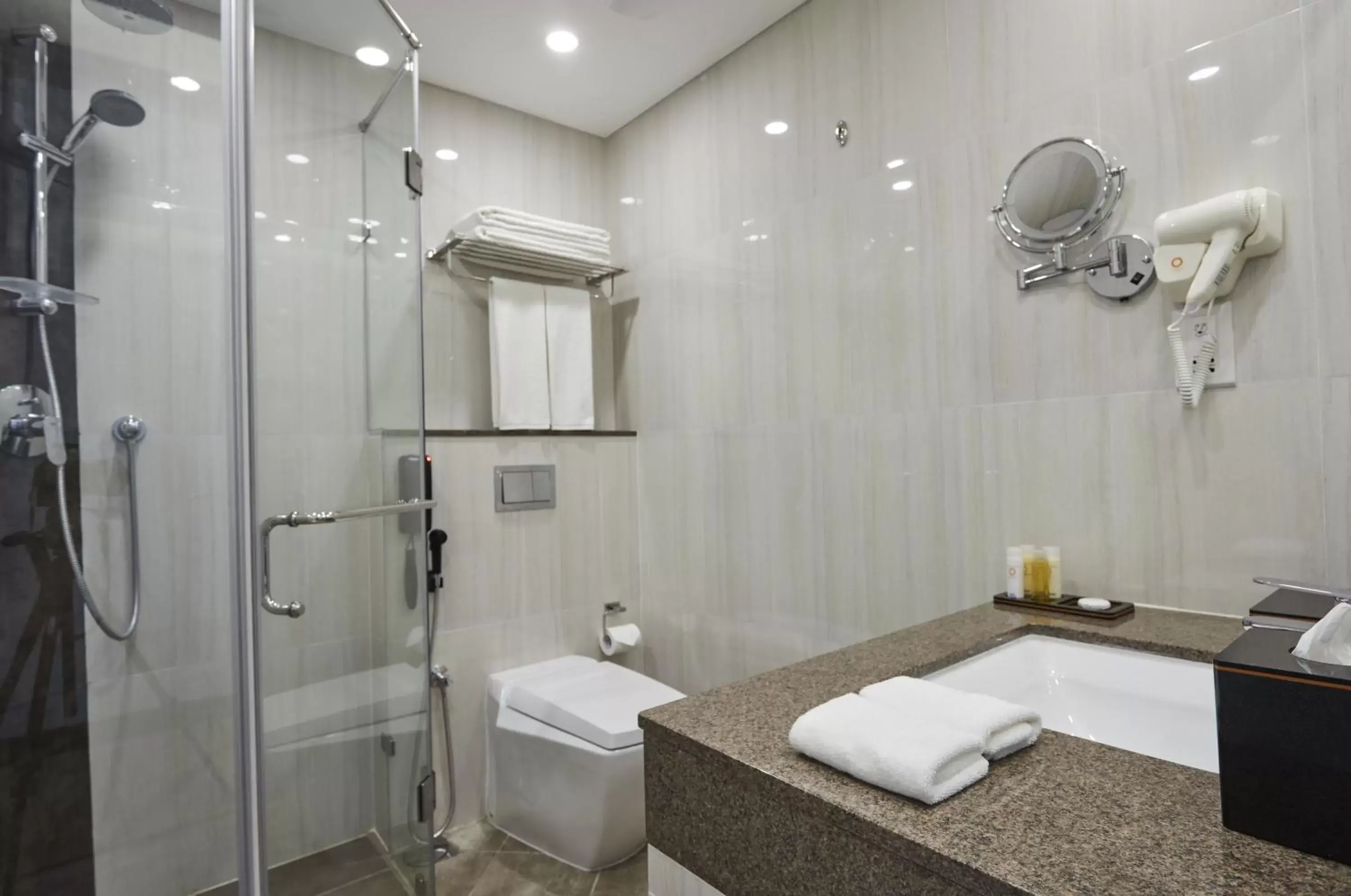 Shower, Bathroom in Mandarina Colombo