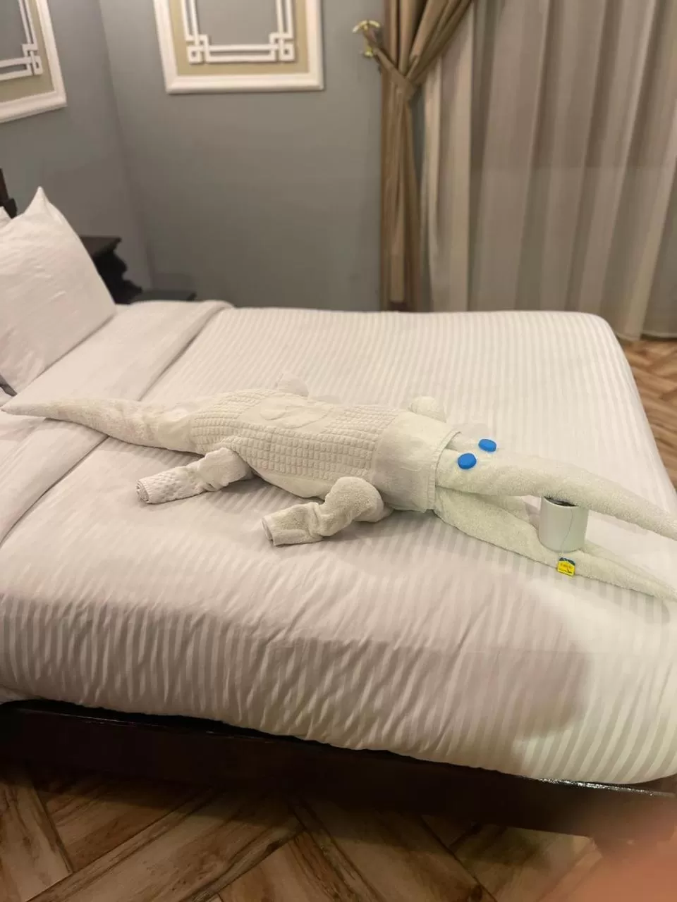 Bedroom, Bed in Cosmopolitan hotel