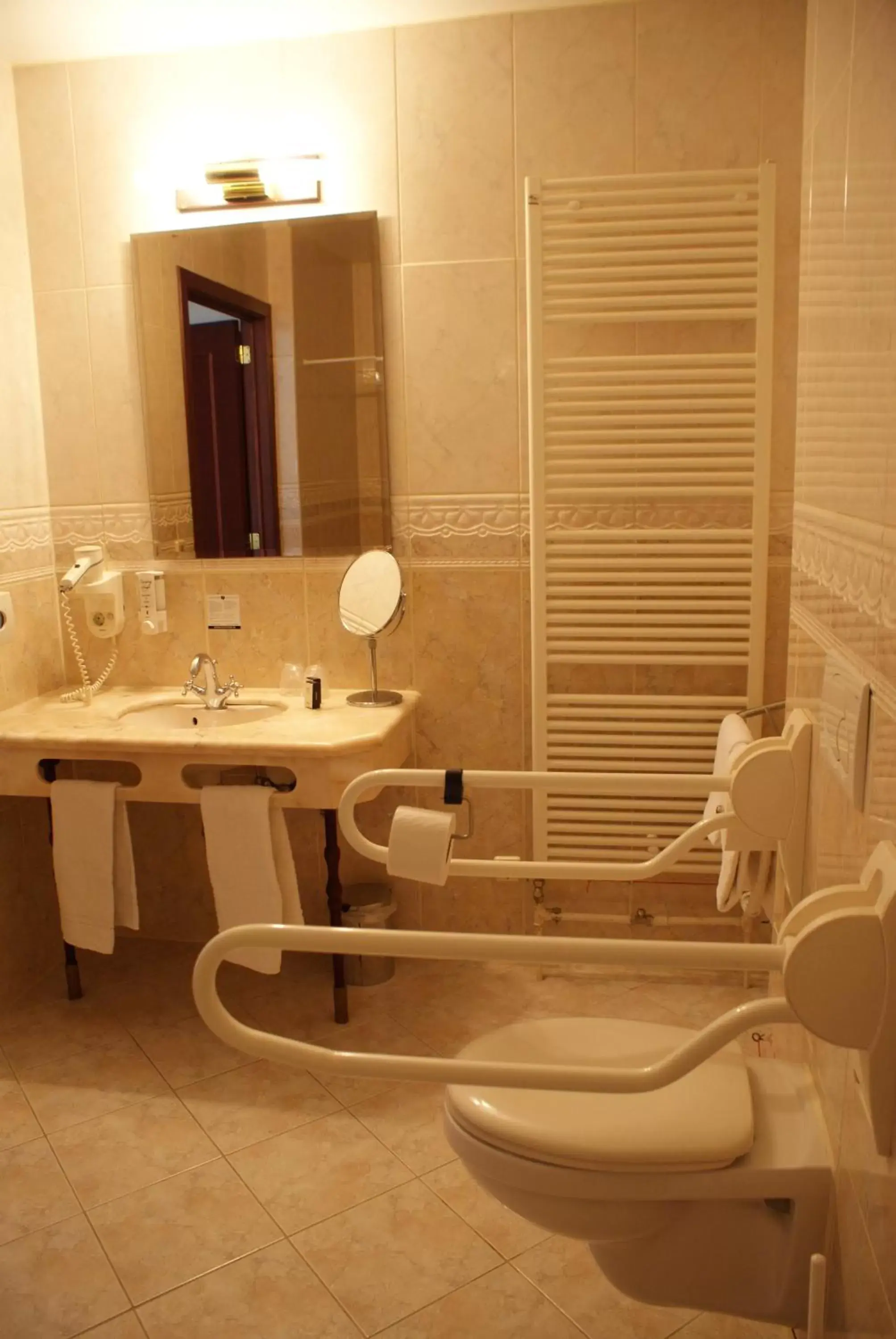 Bathroom in Fletcher Hotel-Restaurant de Dikke van Dale Bathroom in Fletcher Hotel-Restaurant de Dikke van Dale