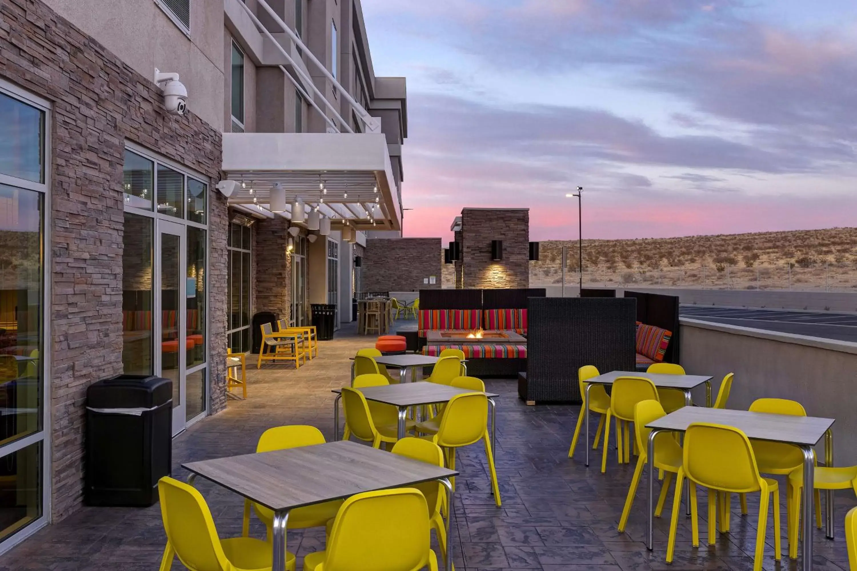 Property building, Restaurant/Places to Eat in Home2 Suites By Hilton Barstow, Ca