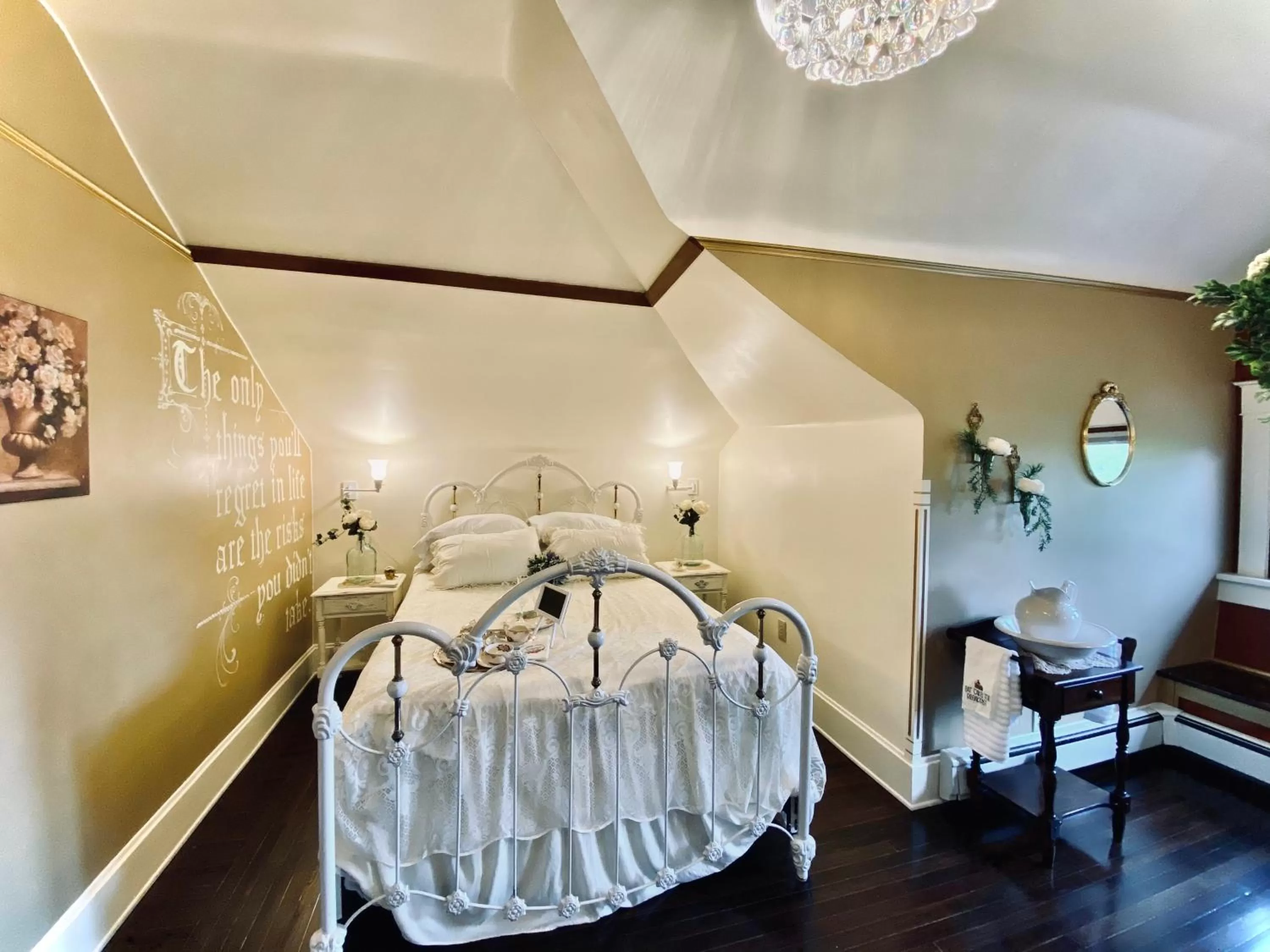 Bed in The Abriendo Inn