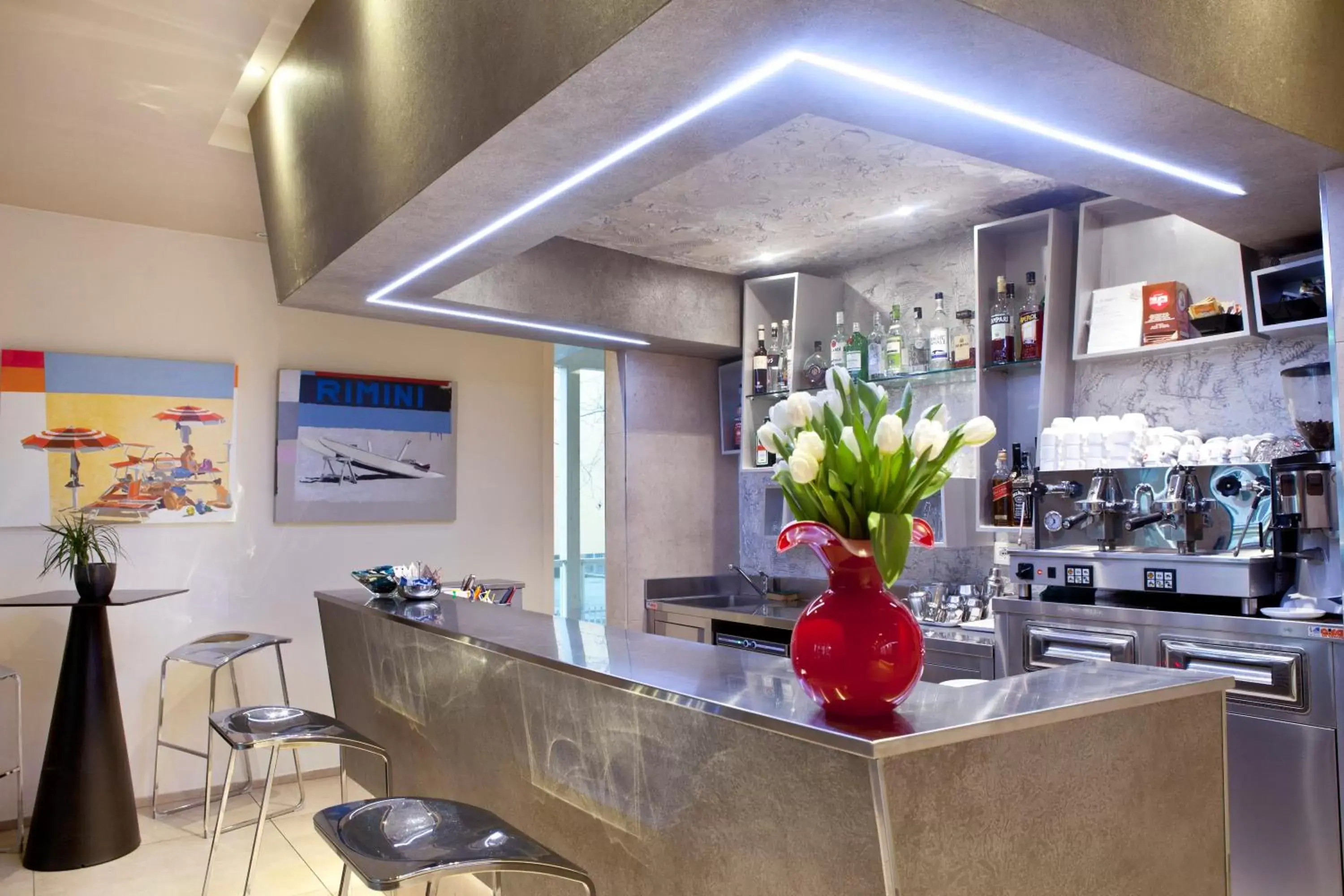 Lounge or bar in L'Hotel Lounge or bar in L'Hotel