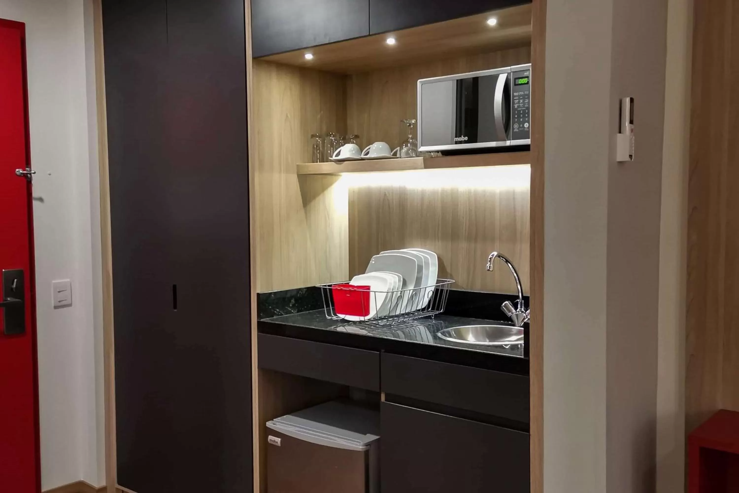 Kitchen or kitchenette in Ramada Encore by Wyndham Guadalajara Aeropuerto