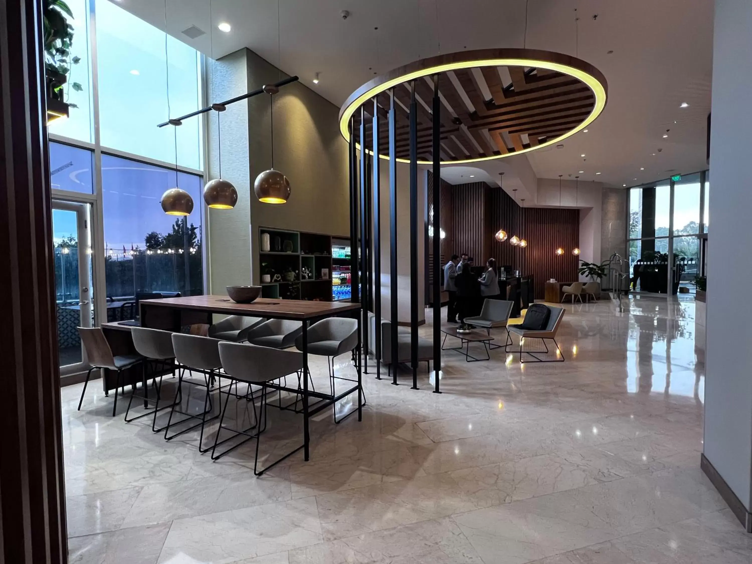 Lobby or reception, Lounge/Bar in Holiday Inn Bogota Airport, an IHG Hotel