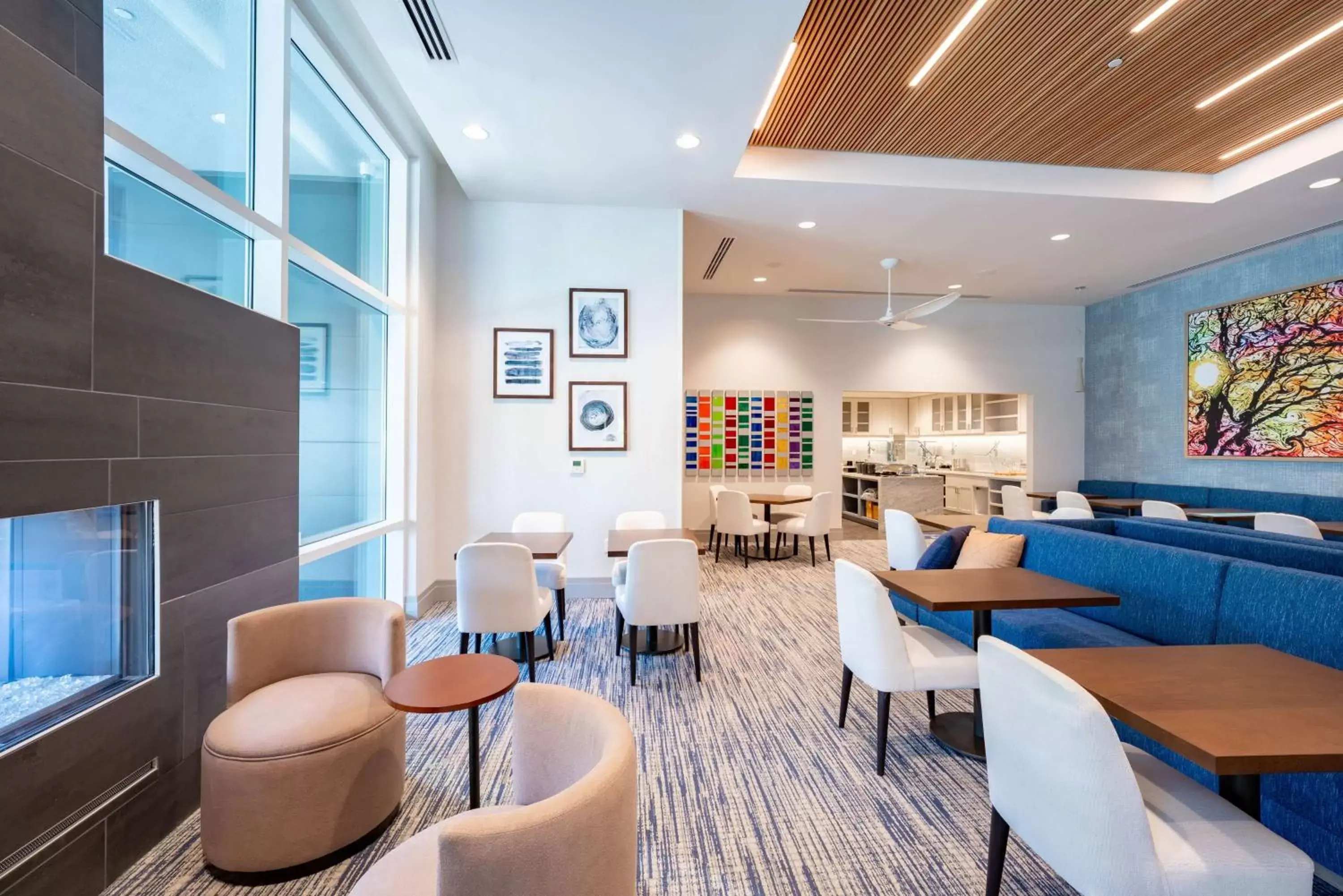 Breakfast, Lounge/Bar in Homewood Suites By Hilton Sunnyvale-Silicon Valley, Ca
