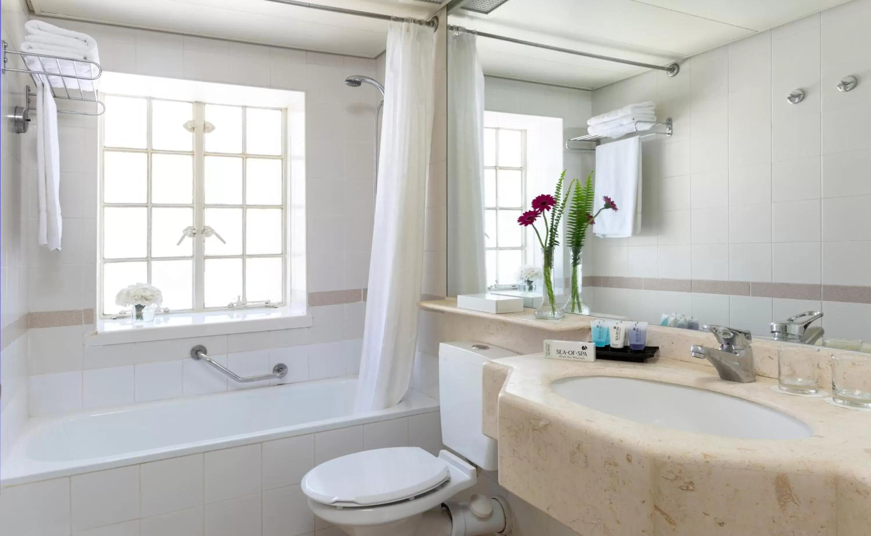 Shower, Bathroom in YMCA Three Arches Hotel