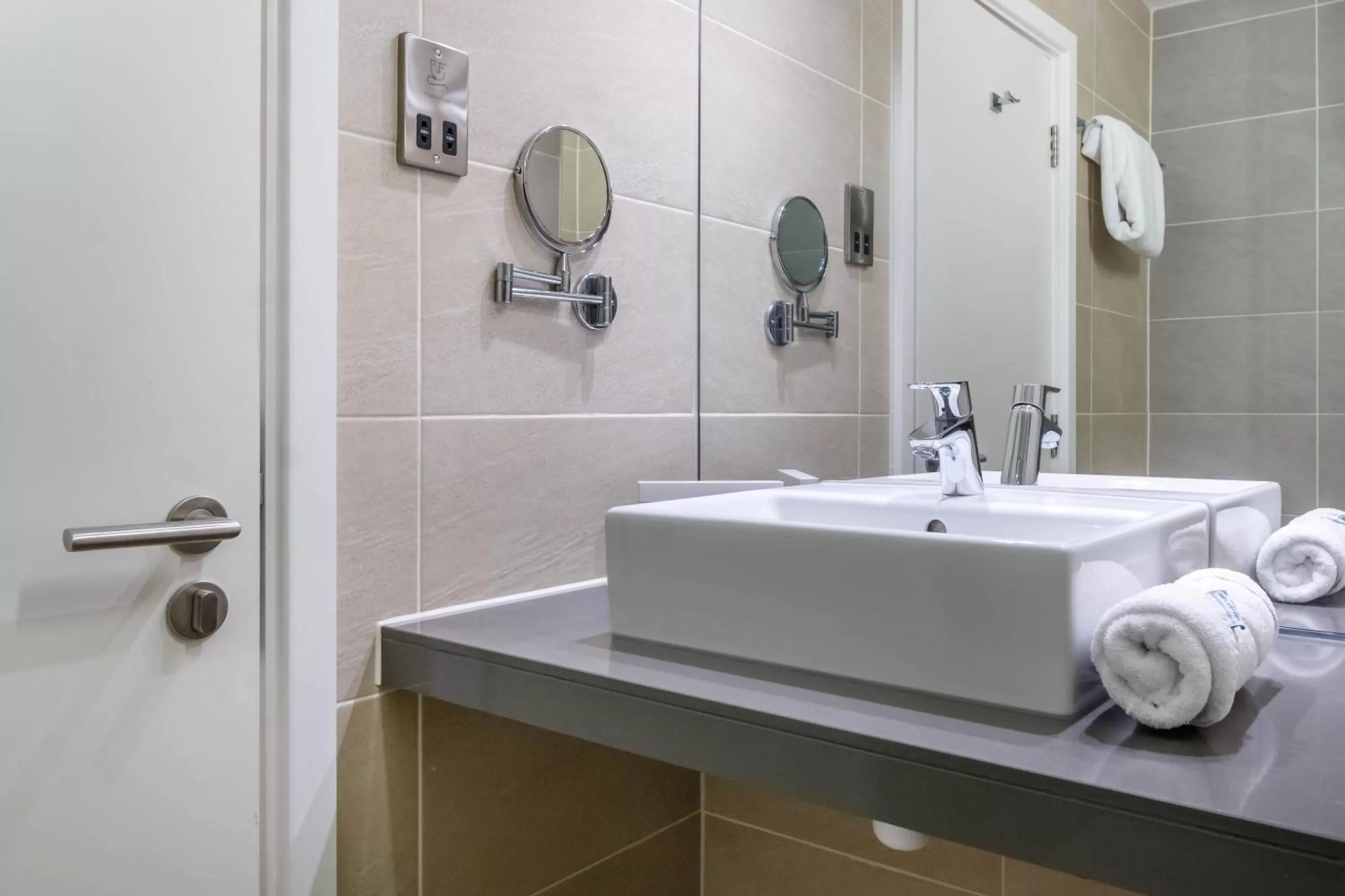 Bathroom in Garner Hotel Preston Samlesbury by IHG
