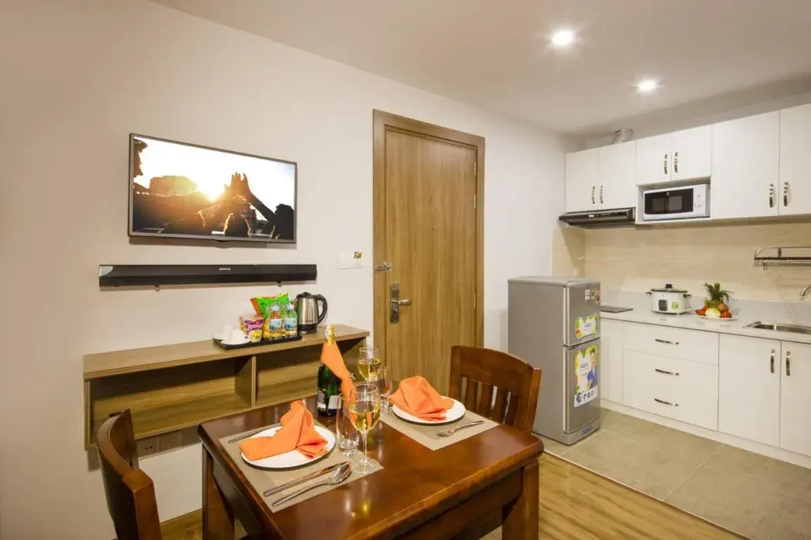 Dining Area in Maple Leaf Hotel & Apartment