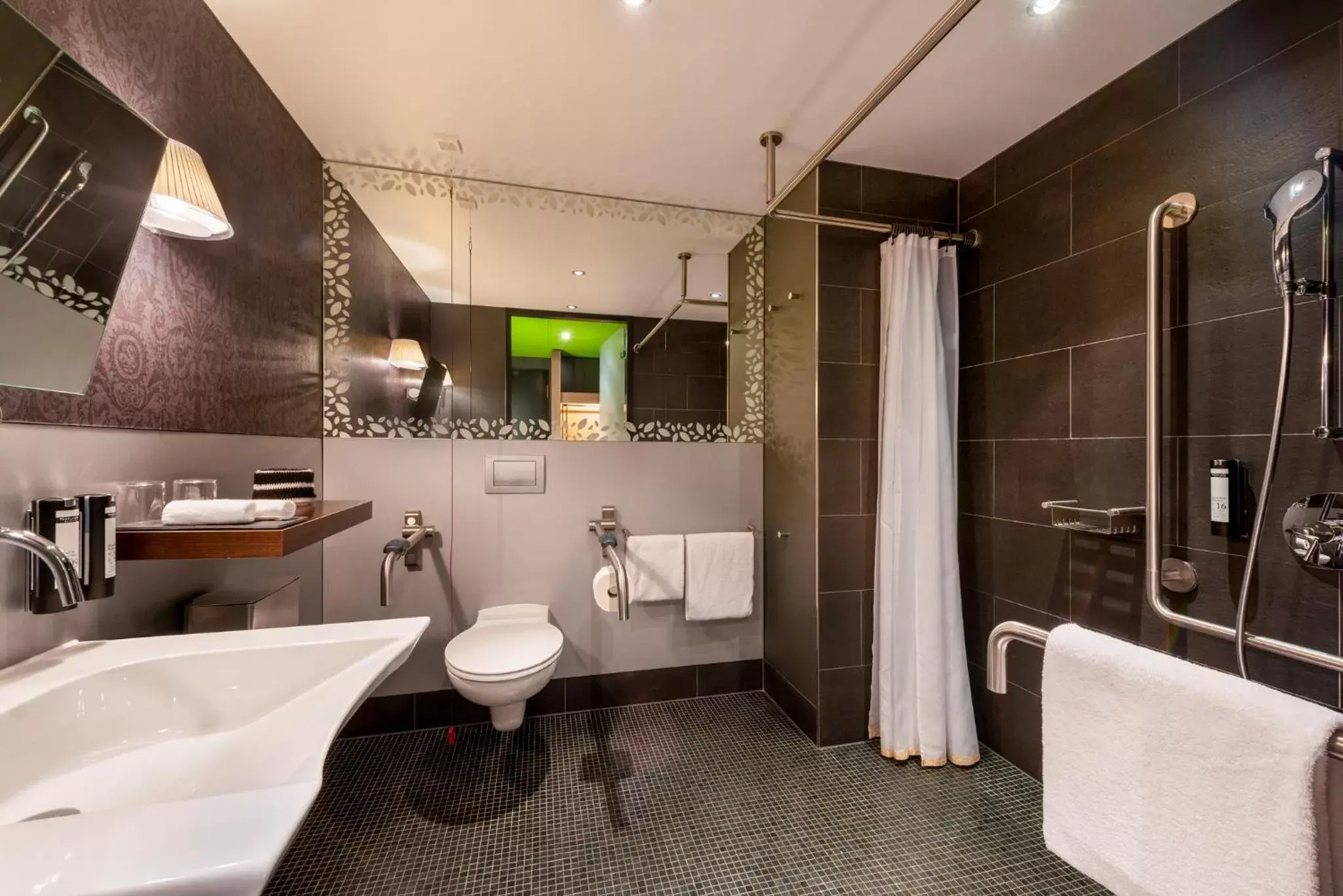 Facility for disabled guests, Bathroom in Mövenpick Hotel Stuttgart Airport