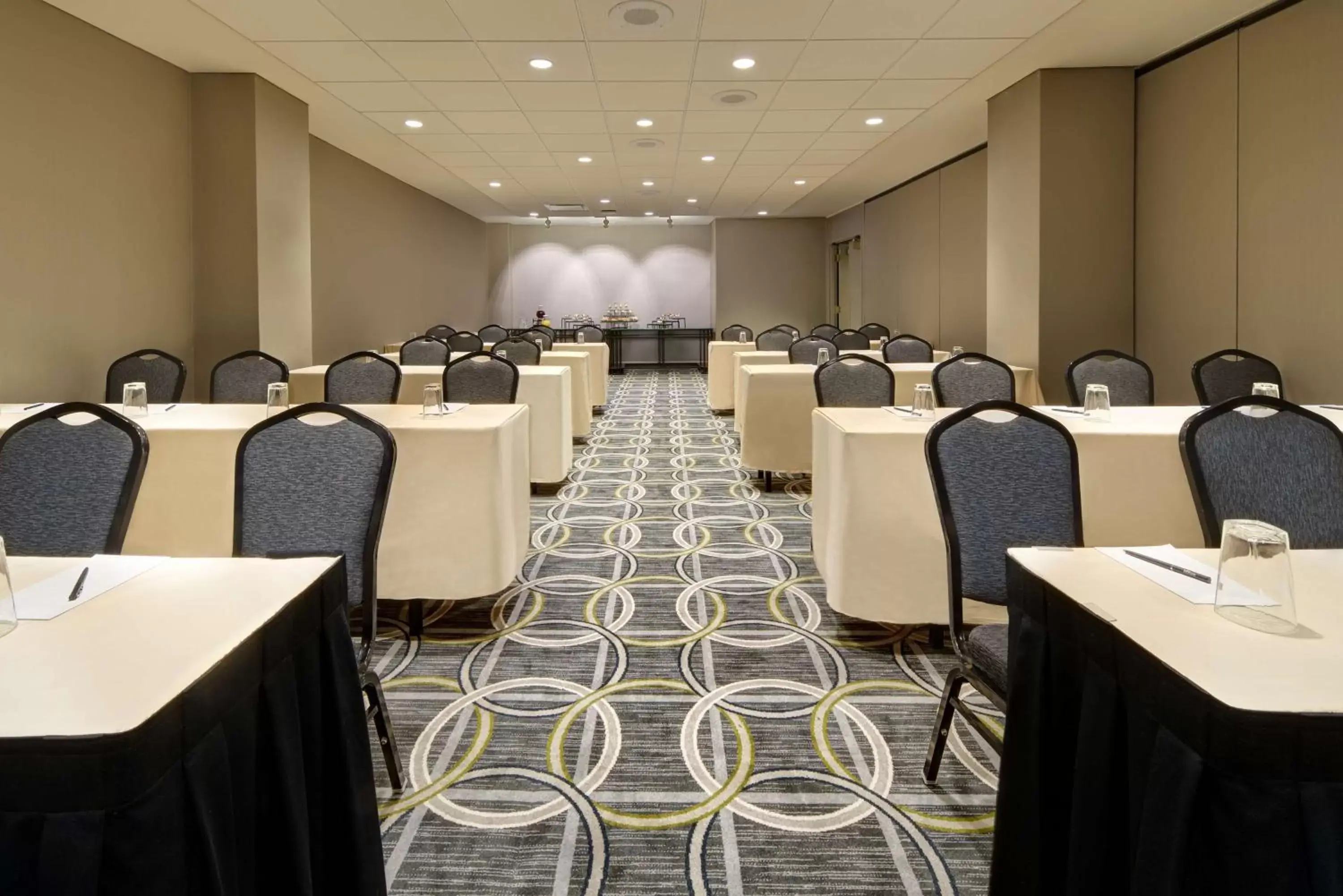 Meeting/conference room in Hilton Chicago O'Hare Airport