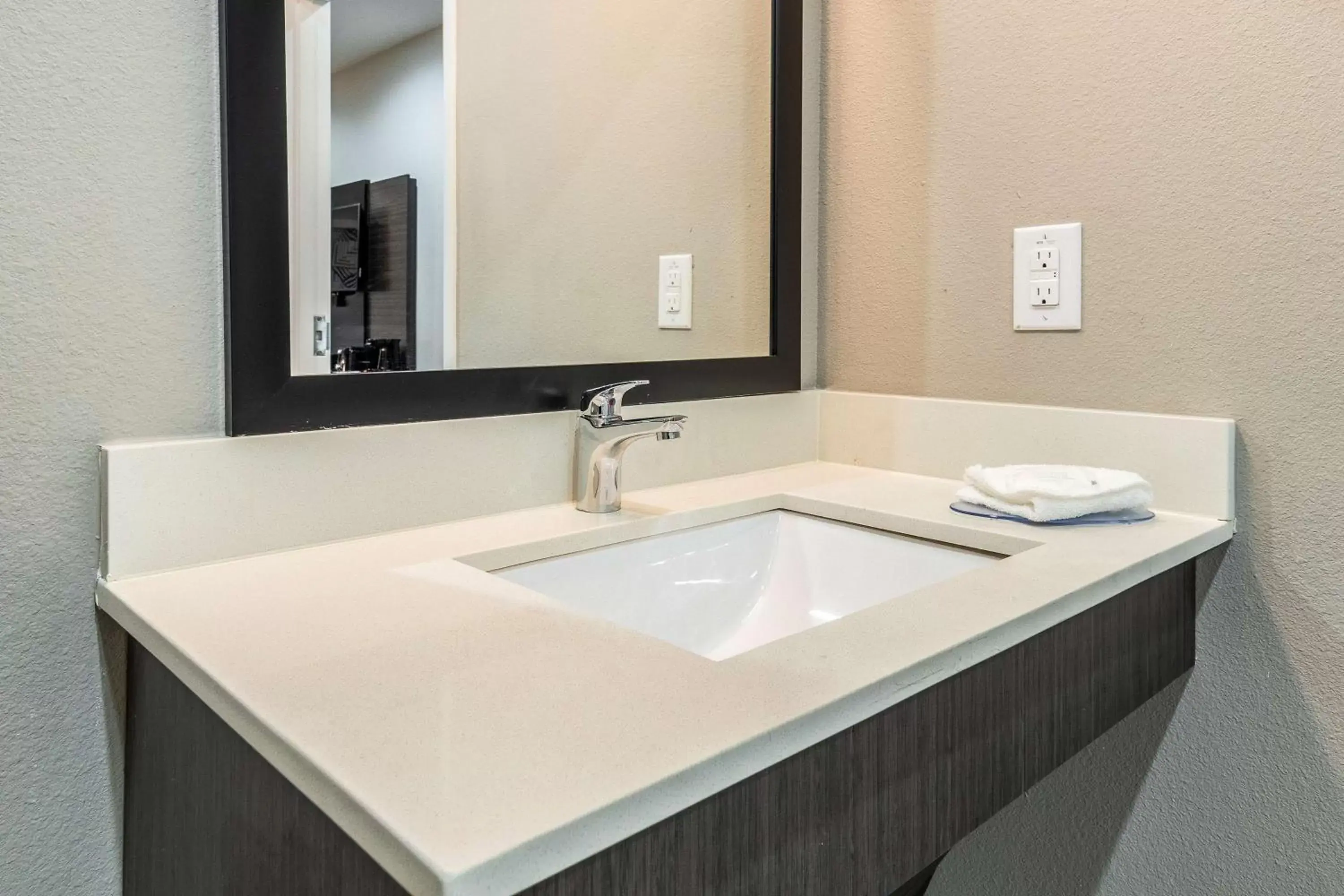 Bathroom in Studio 6-Mesquite, TX - Dallas