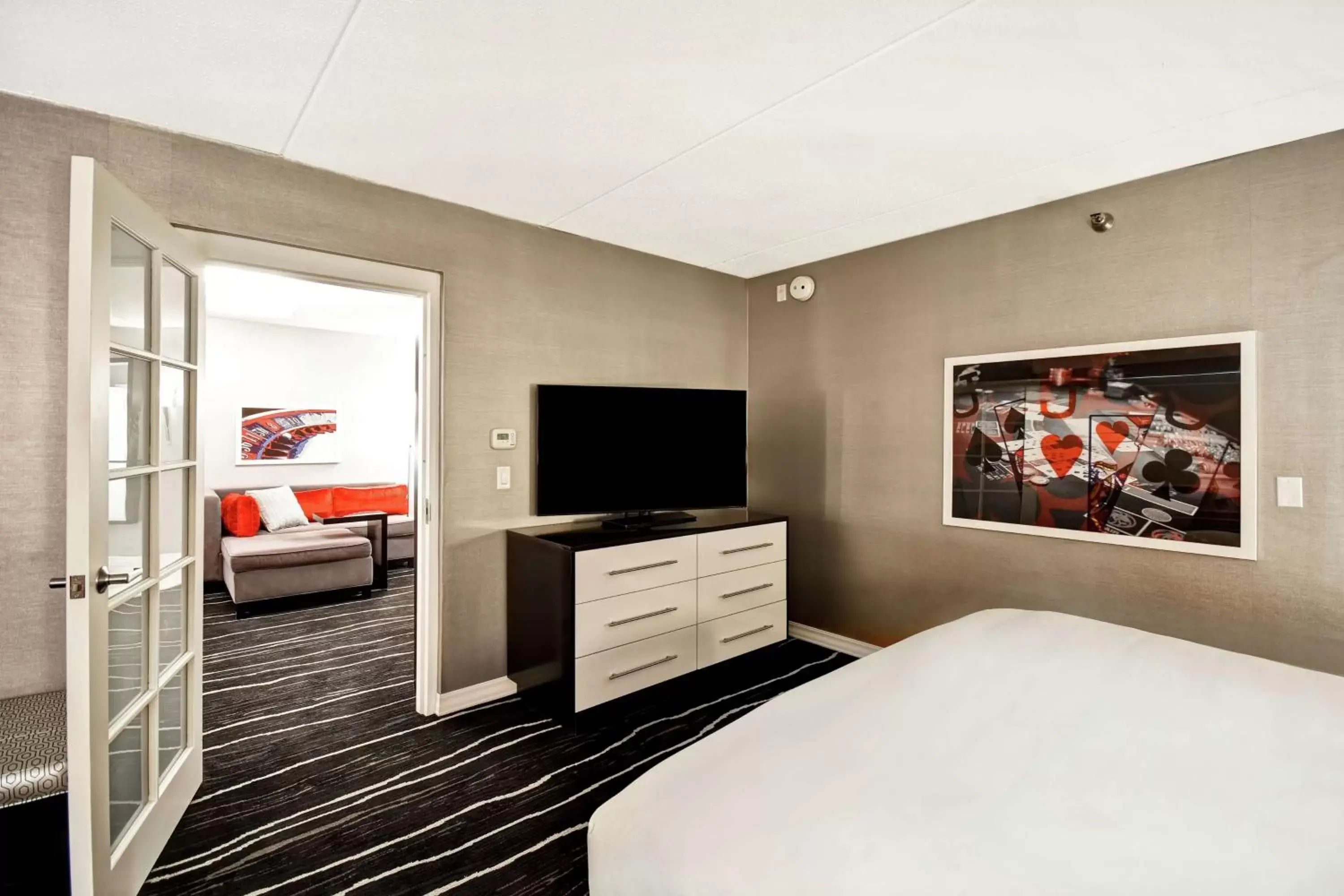 Bedroom, TV/Entertainment Center in DoubleTree by Hilton Deadwood at Cadillac Jack's