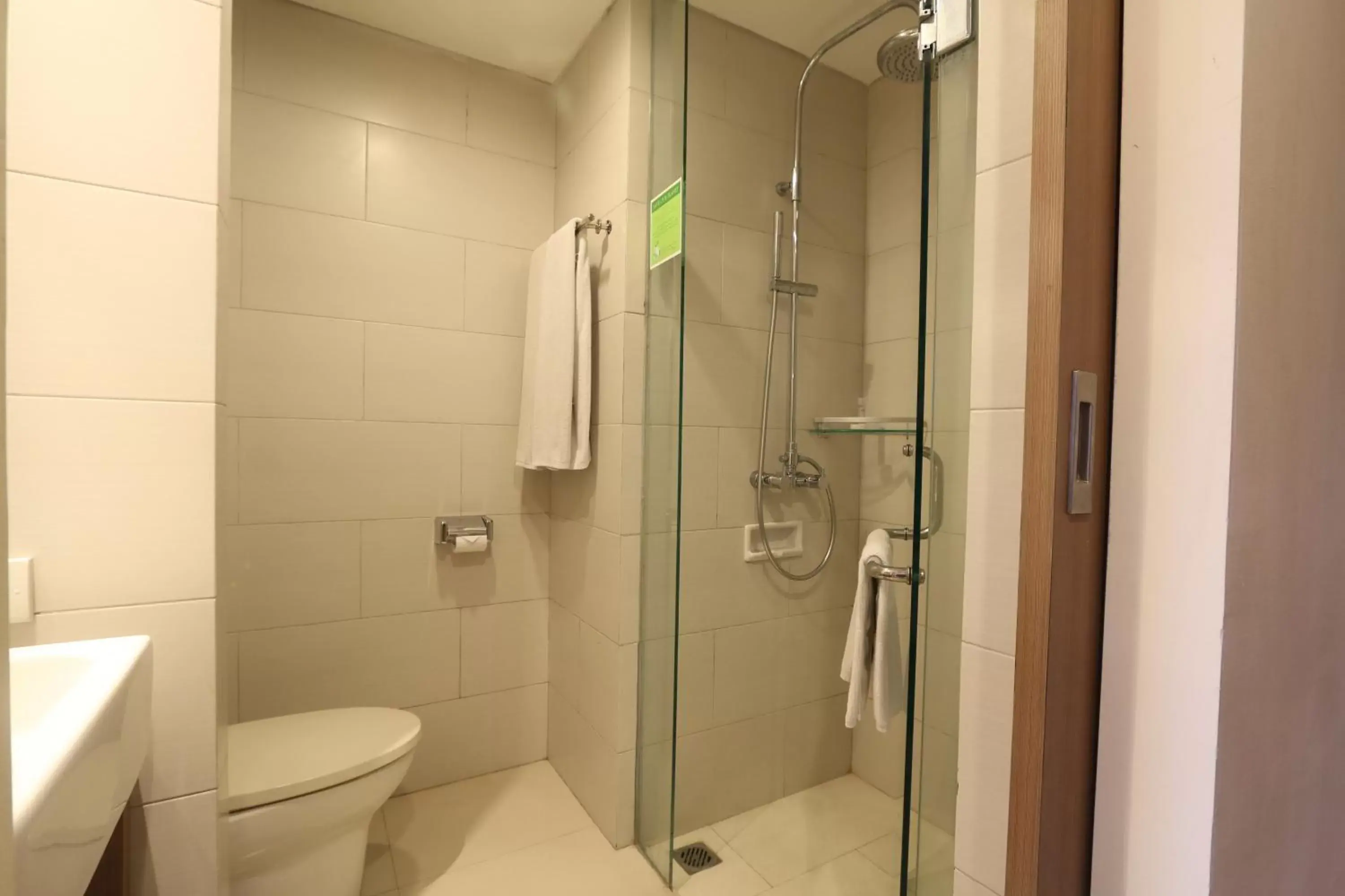 Shower, Bathroom in Grand La Walon Hotel