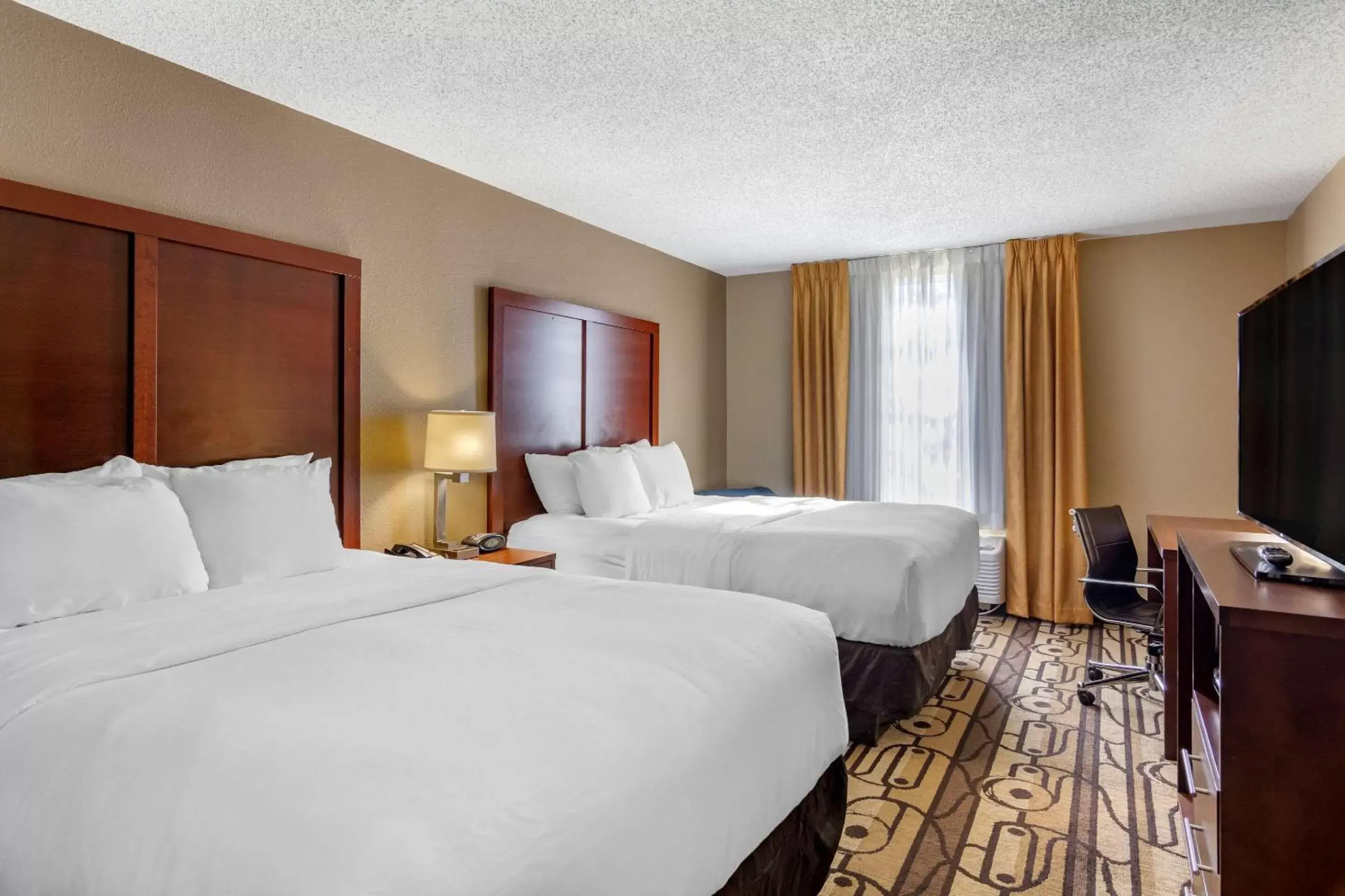 Photo of the whole room, Bed in Comfort Inn & Suites