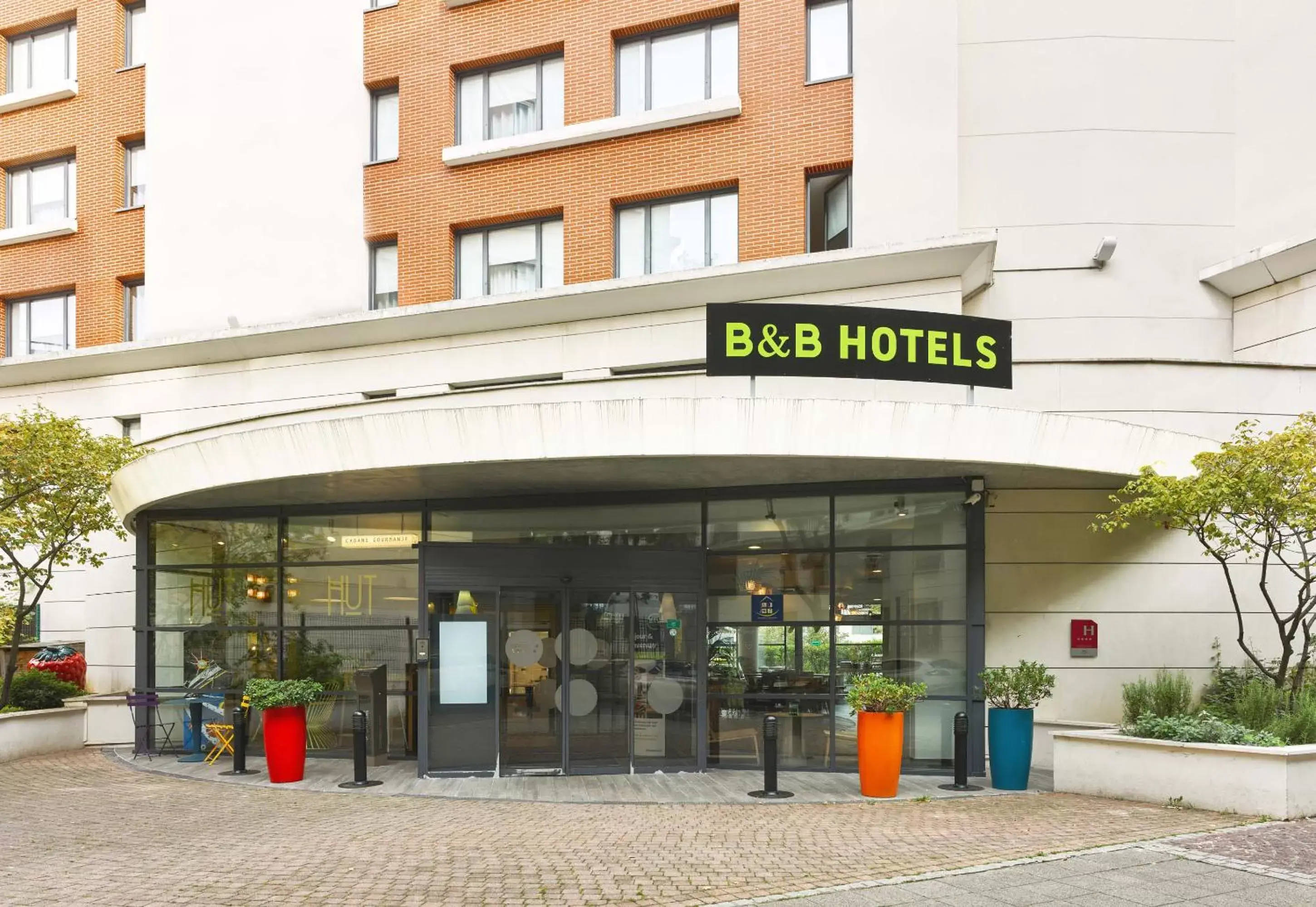 Facade/entrance in Novotel Suites Paris Rueil Malmaison