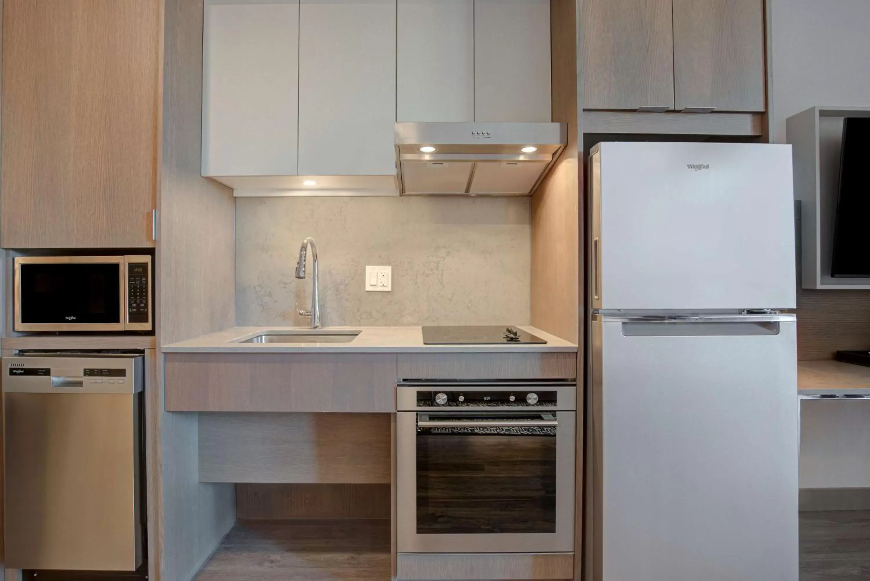 Kitchen or kitchenette, Kitchen/Kitchenette in Hampton Inn Montreal Downtown, Qc