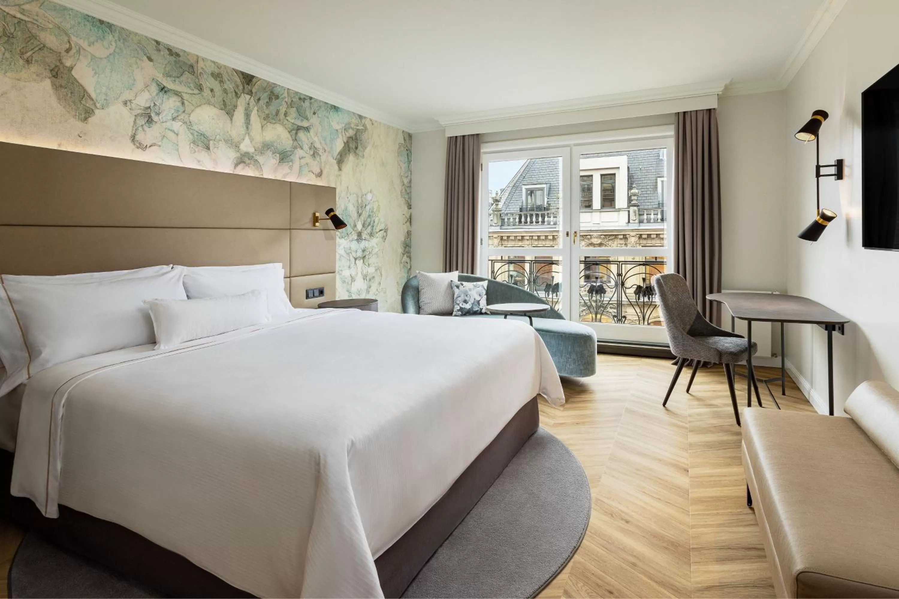 Photo of the whole room, Bed in The Westin Grand Berlin