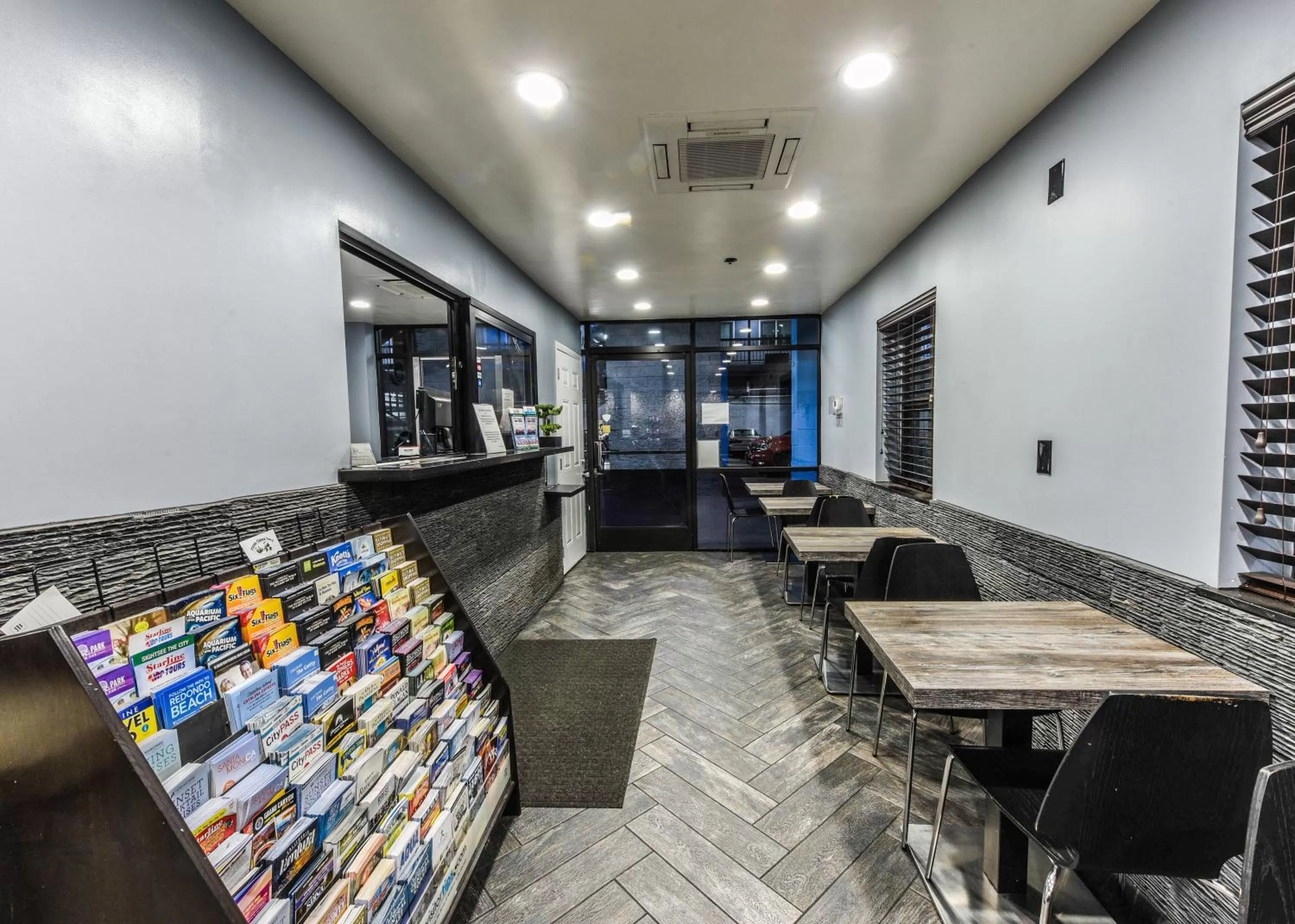 Lobby or reception in Hollywood Inn Express LAX