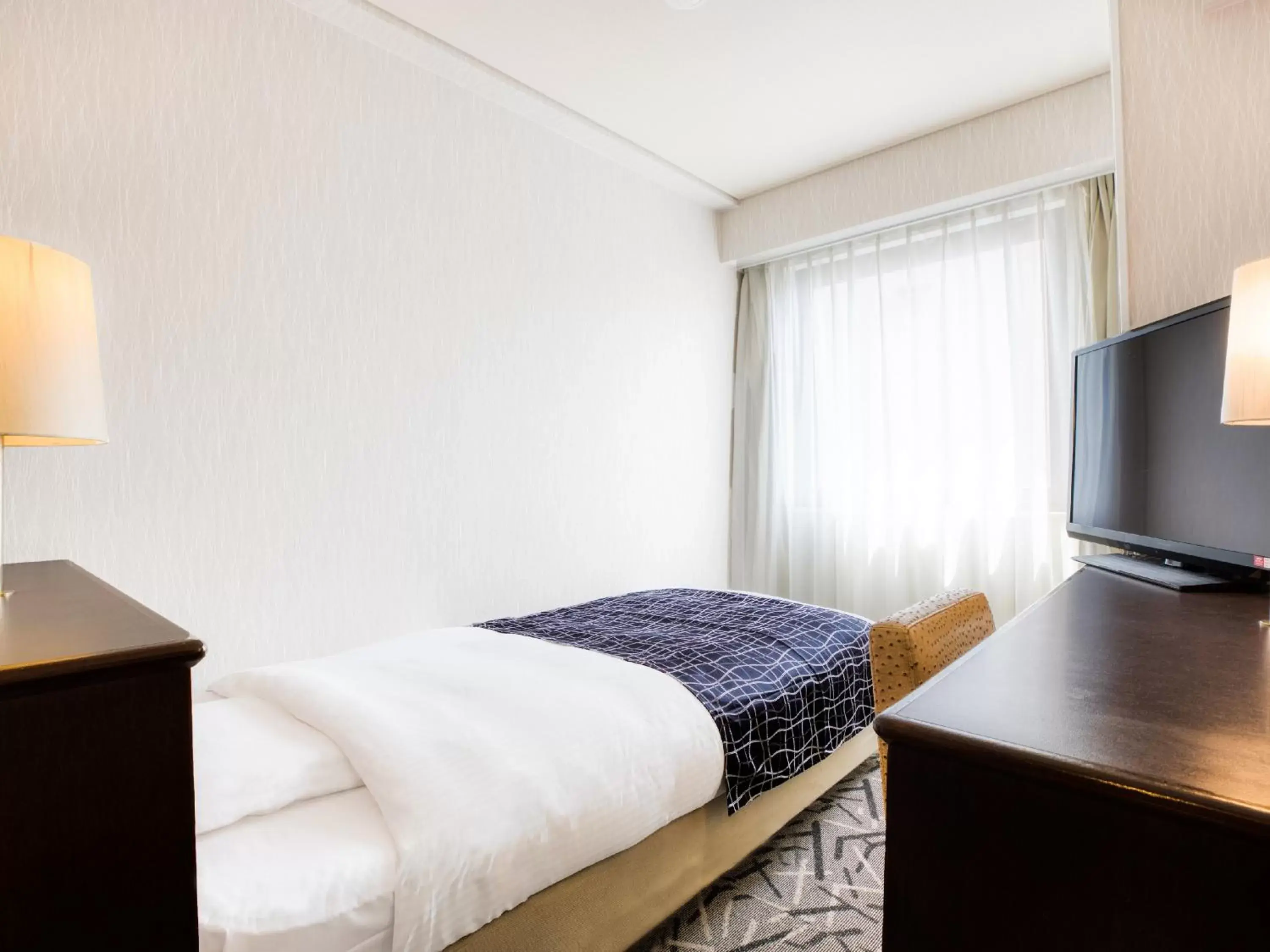 Bed in APA Hotel Matsuyamajo Nishi Bed in APA Hotel Matsuyamajo Nishi