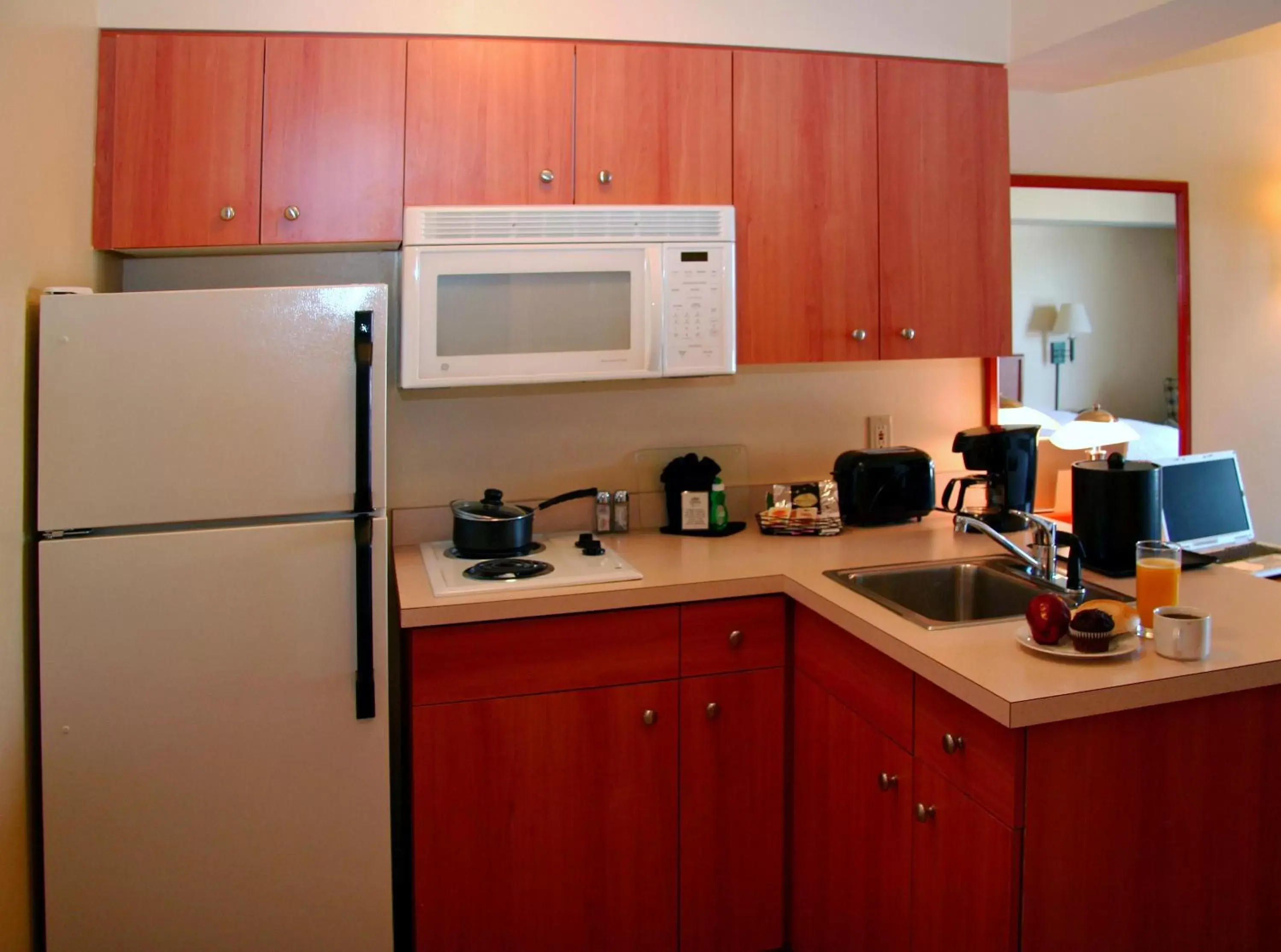 Kitchen or kitchenette, Kitchen/Kitchenette in Executive Residency by Best Western Navigator Inn & Suites