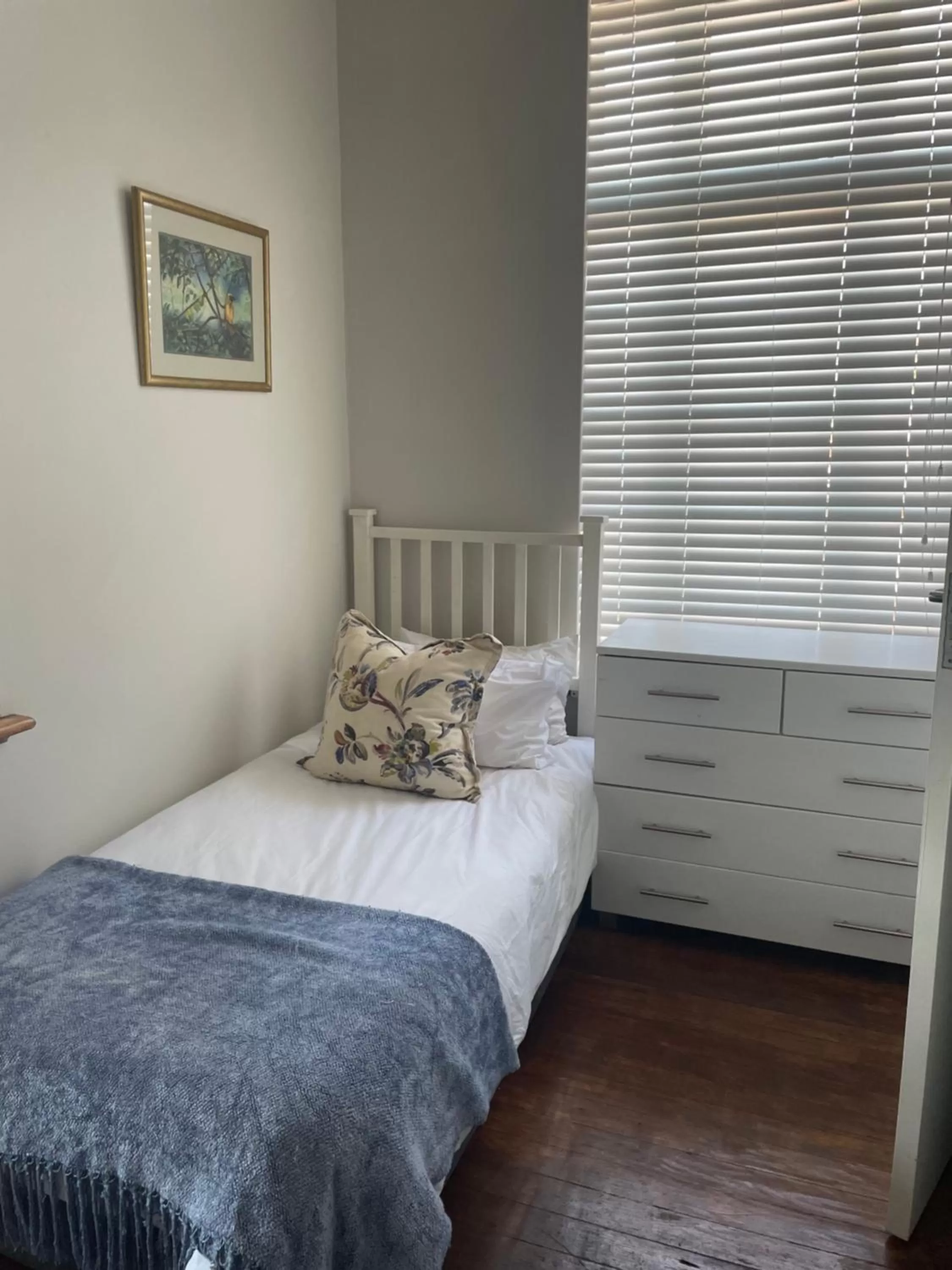 Bedroom, Bed in Thistle Hotel