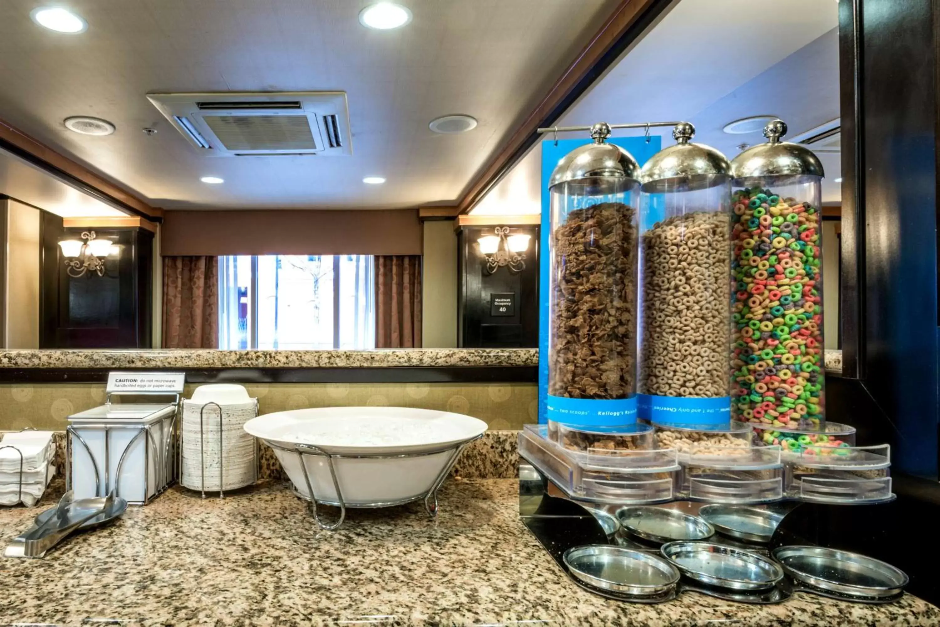 Dining area, Bathroom in Hampton Inn & Suites Montgomery-Downtown