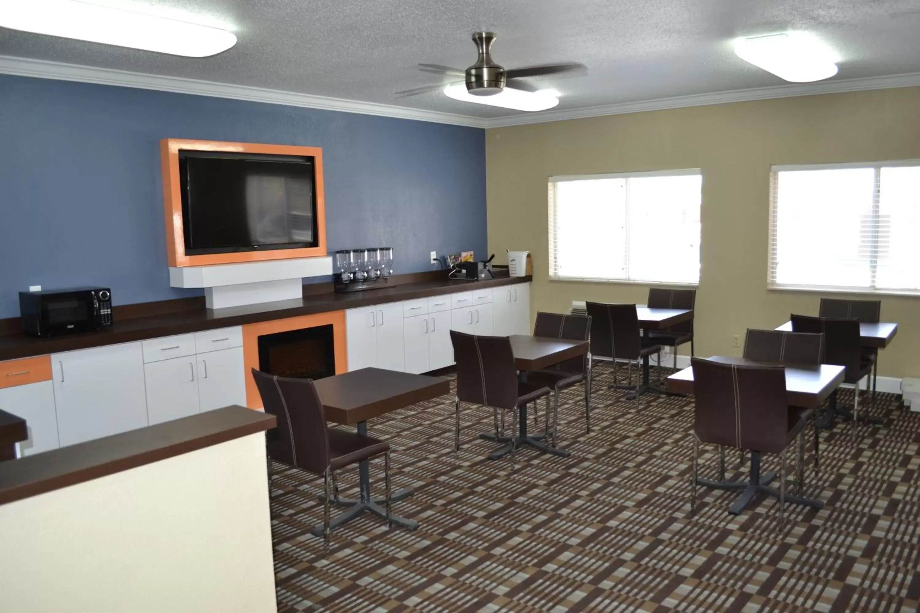 Lobby or reception, Kitchen/Kitchenette in BridgePointe Advantage by BPhotels