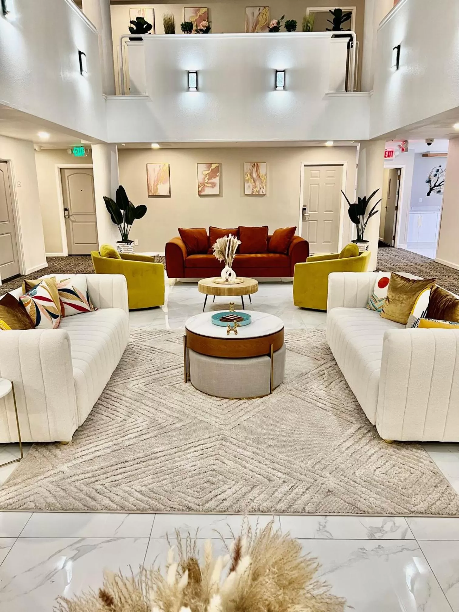 Seating Area in Hotel Aluxor SFO, Sapphire Boutique Collection