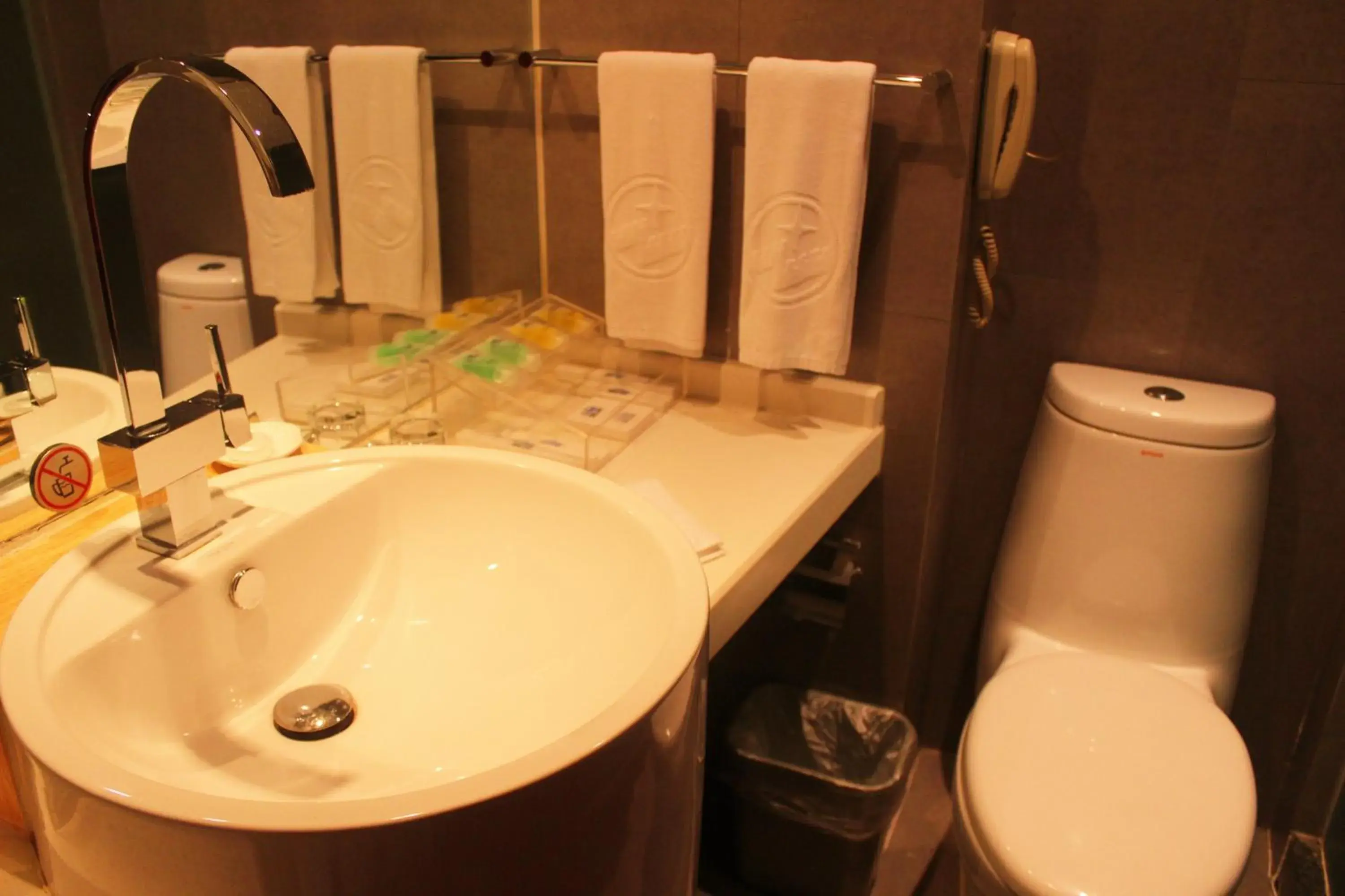 Bathroom, Coffee/Tea Facilities in Beijing Continental Grand Hotel