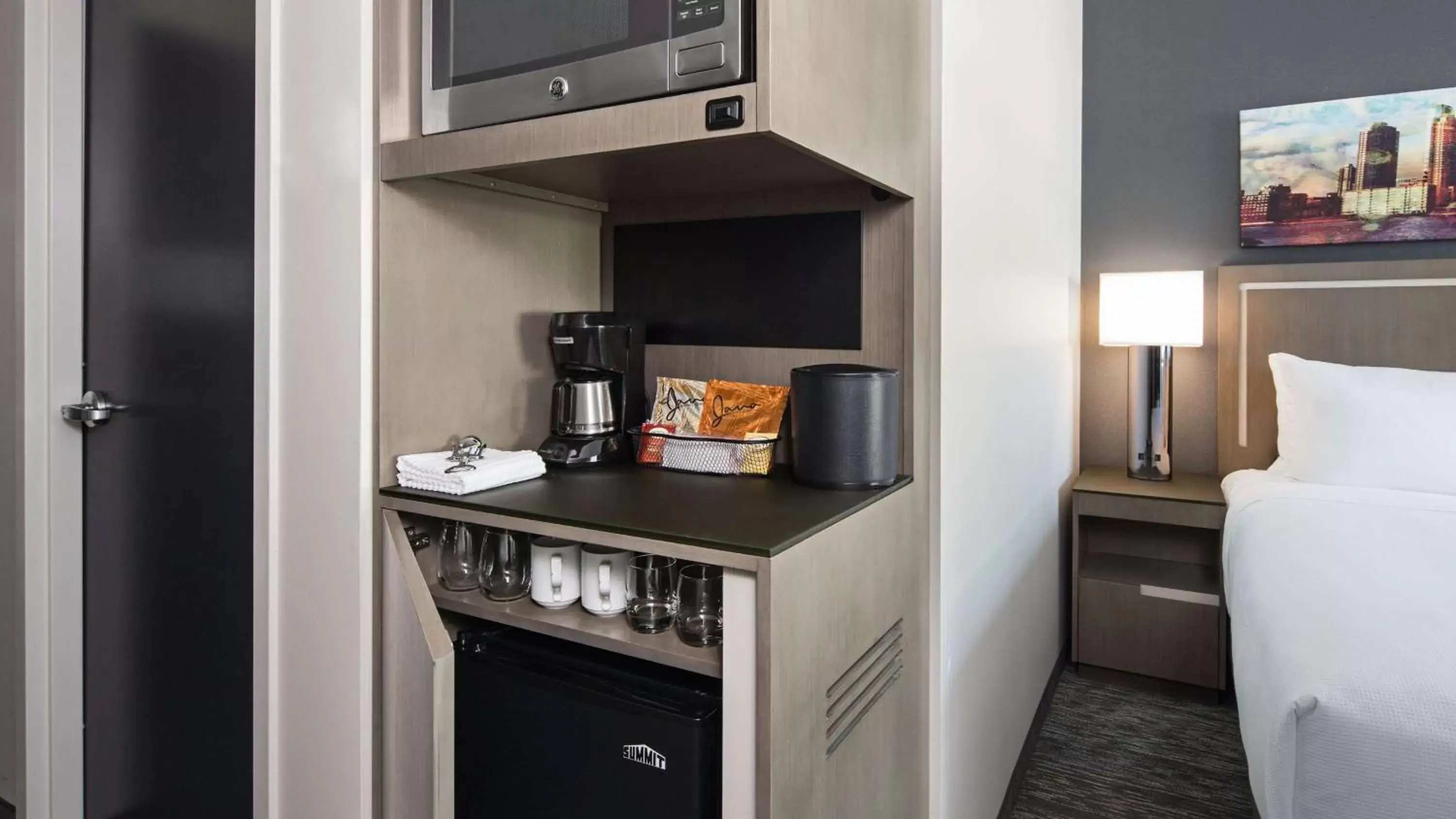 Bedroom, Kitchen/Kitchenette in Hyatt House Jersey City