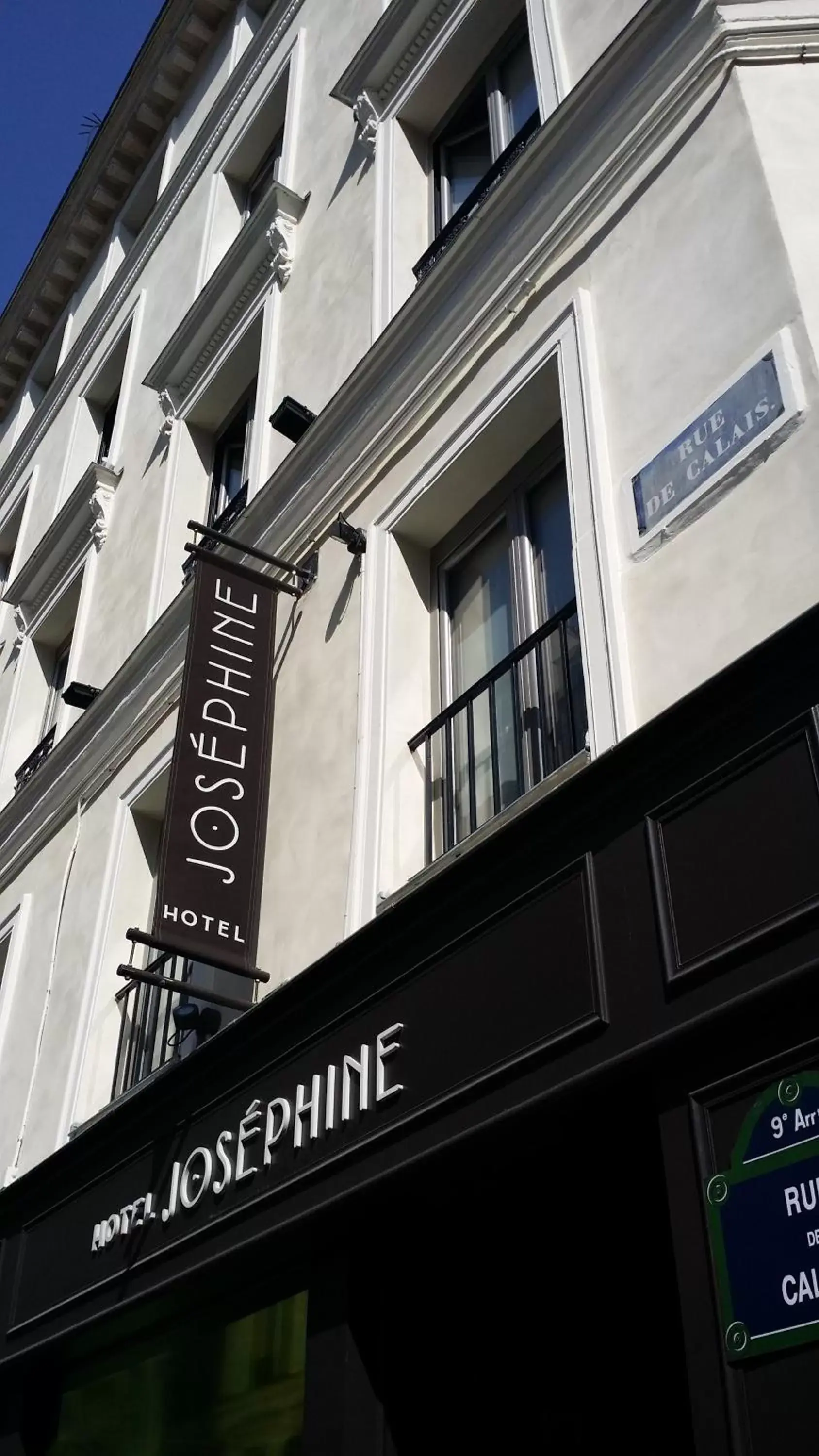 Property Building in Hôtel Joséphine by Happyculture