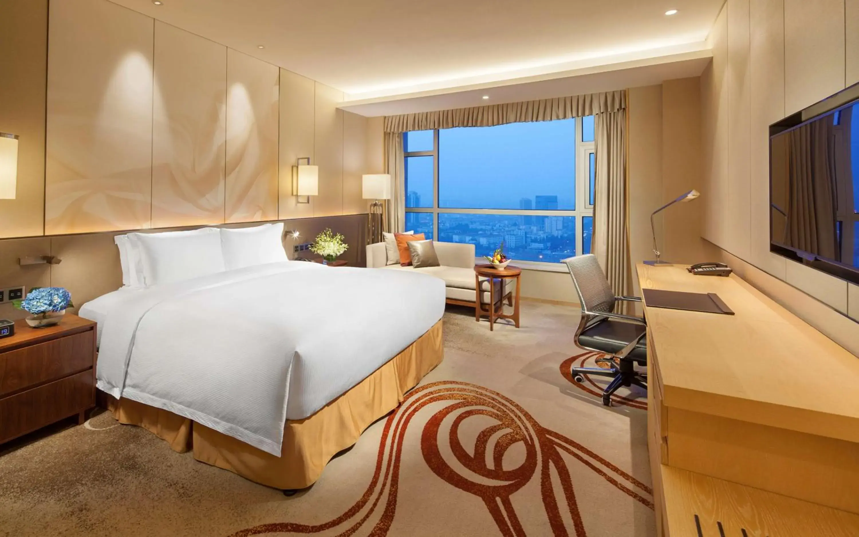 Bed in DoubleTree by Hilton Hotel Qingdao-Jimo Ancient City