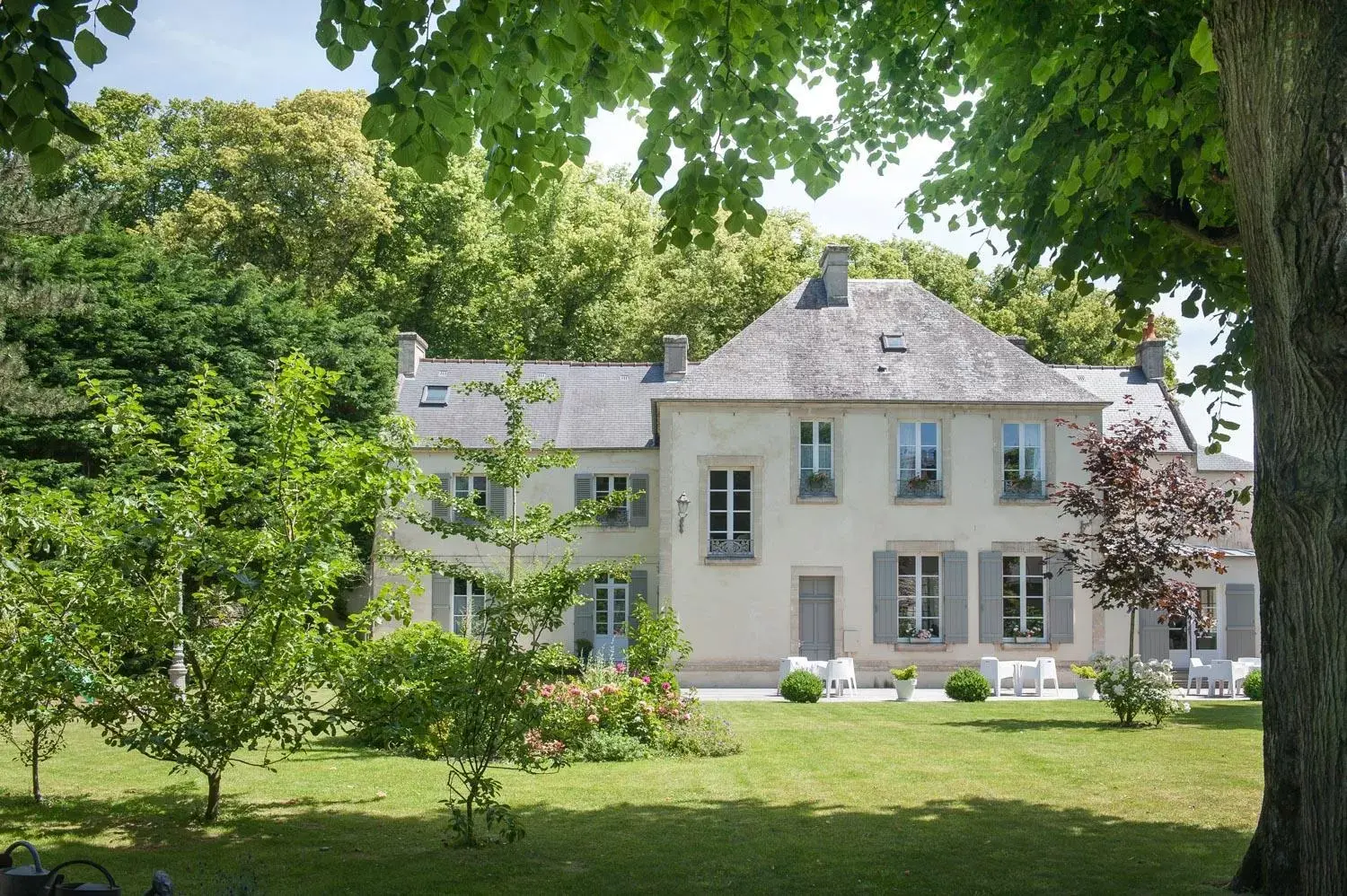 Property Building in Le Petit Matin