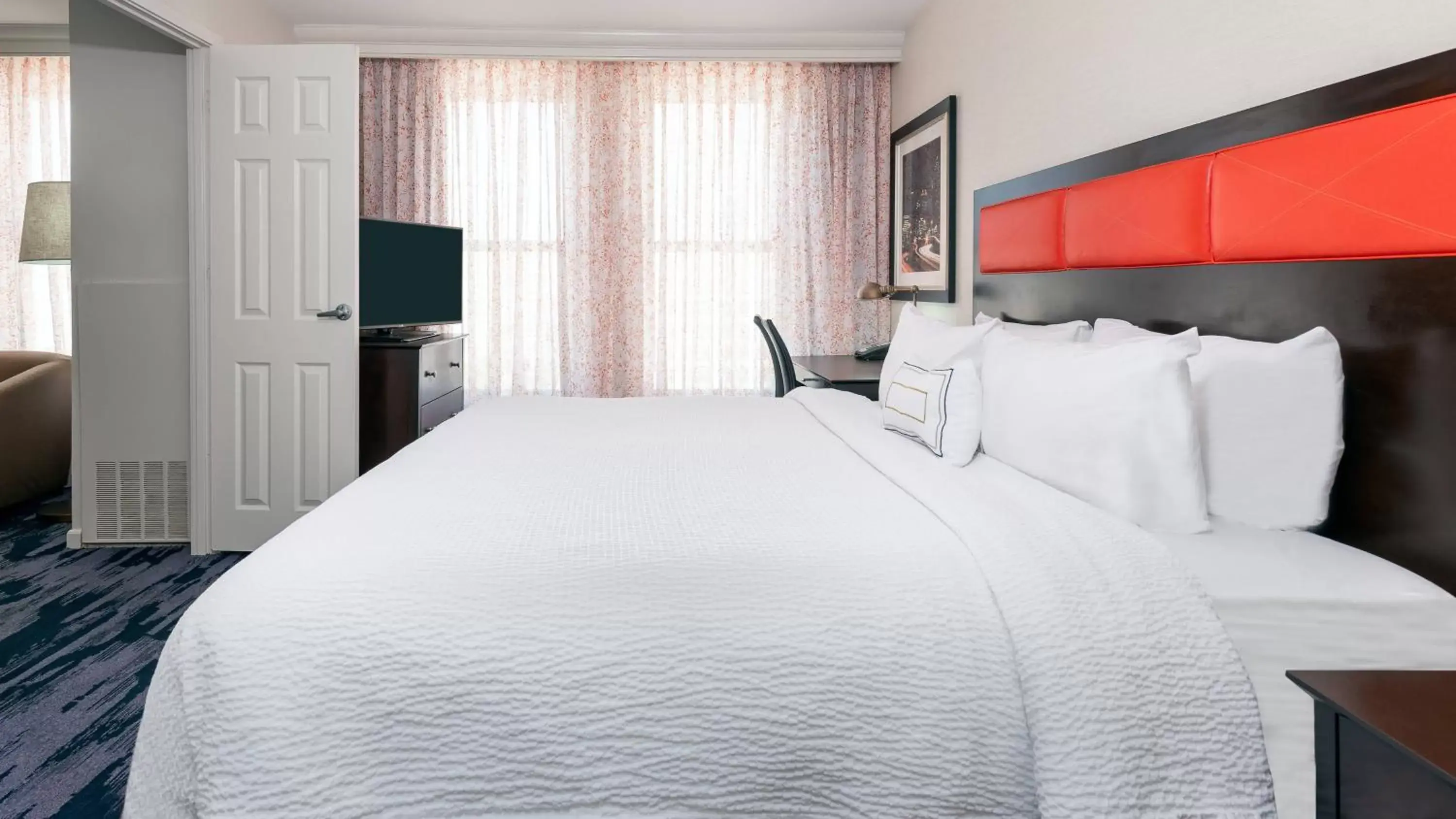 Bed in Fairfield Inn & Suites by Marriott Atlanta Downtown