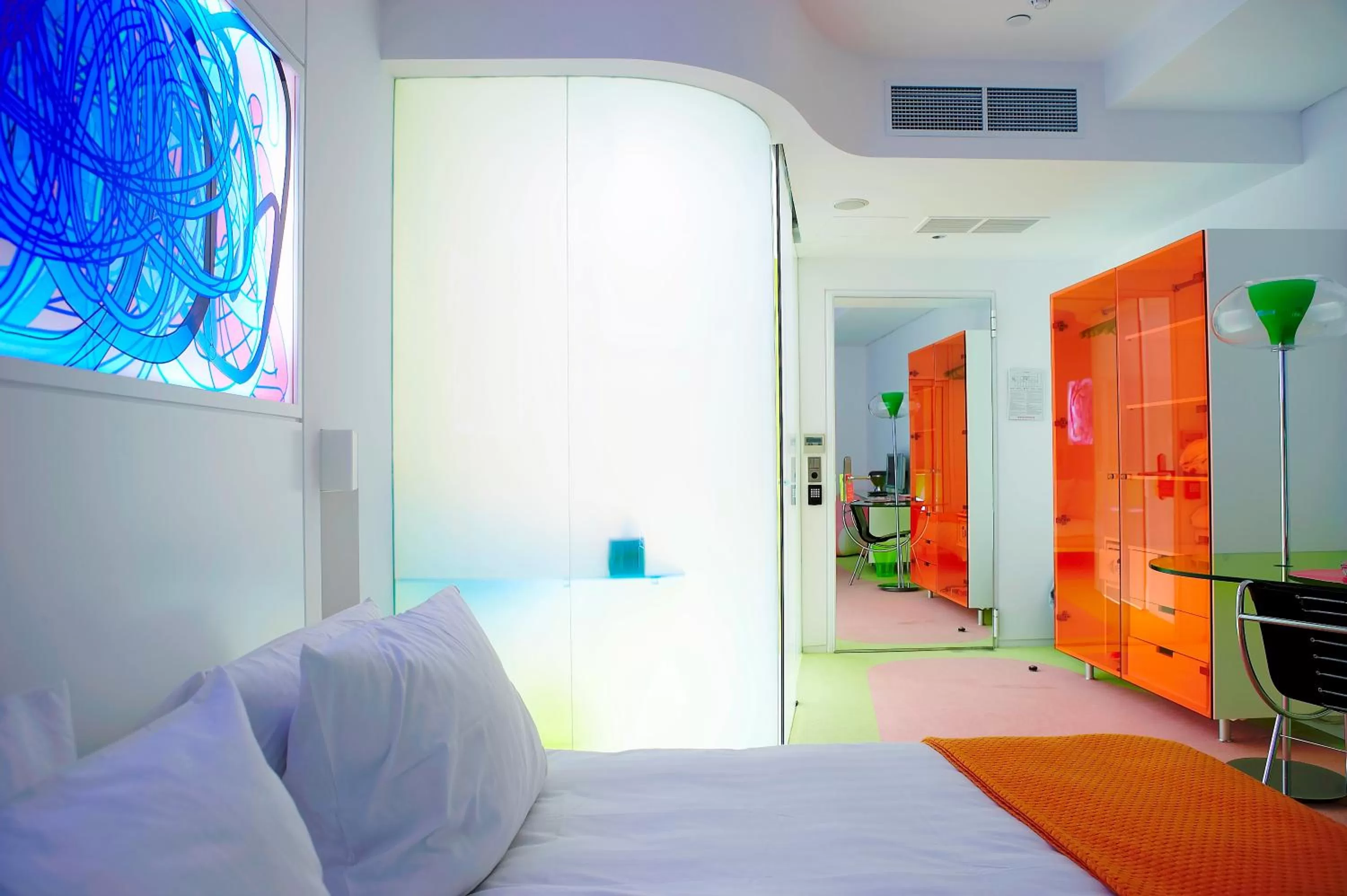 Photo of the whole room, Bed in Semiramis