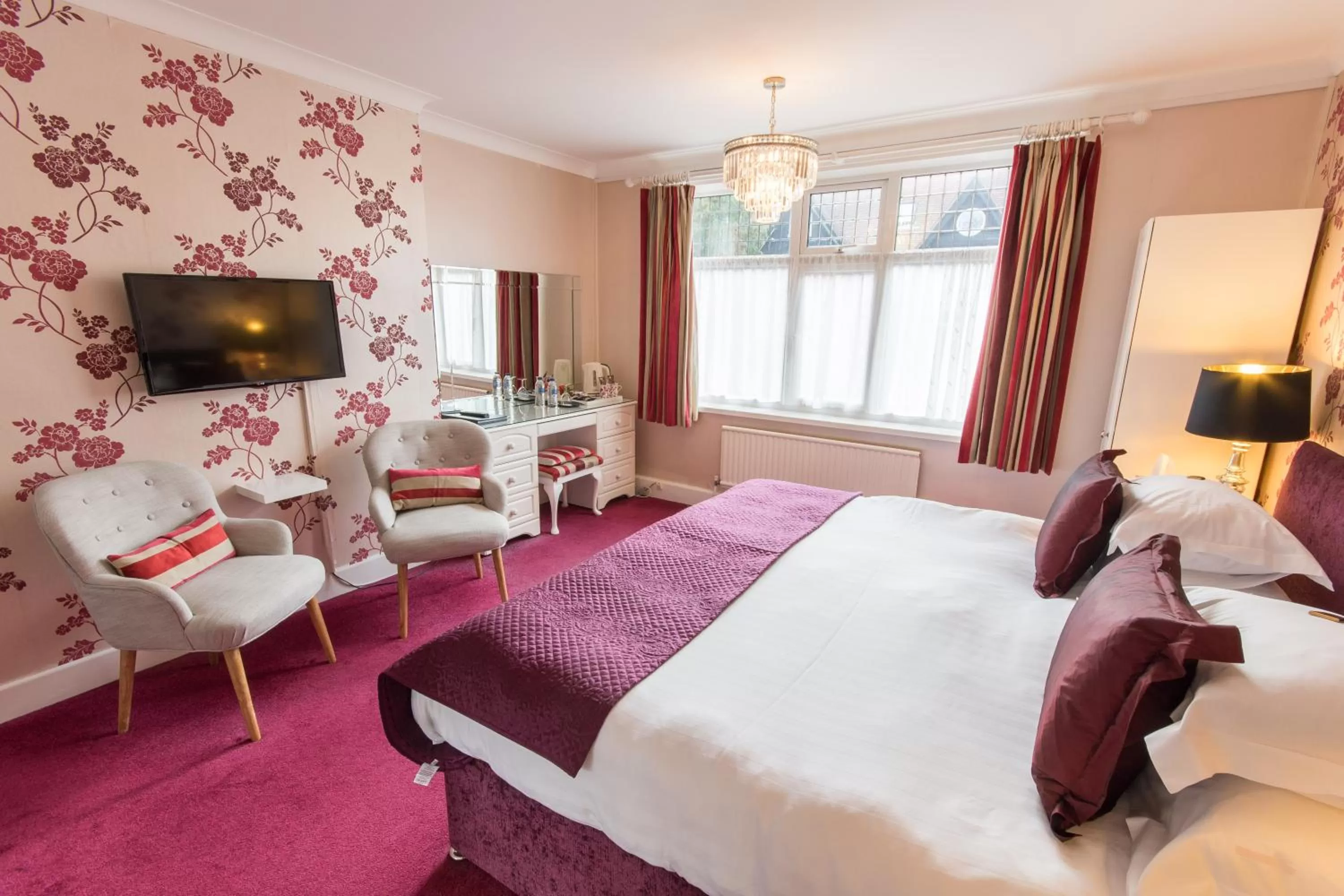 Bed in Grovefield Manor