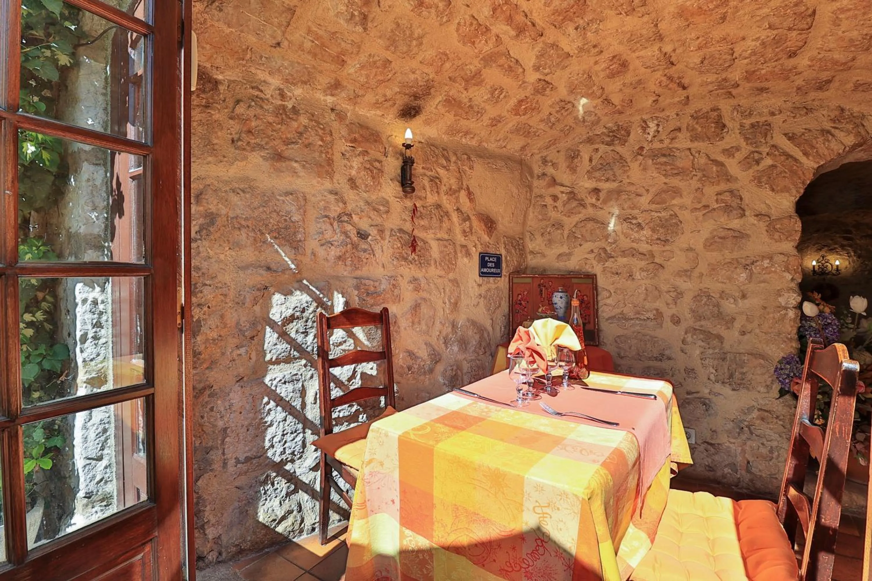 Restaurant/places to eat in Logis Le Relais Imperial