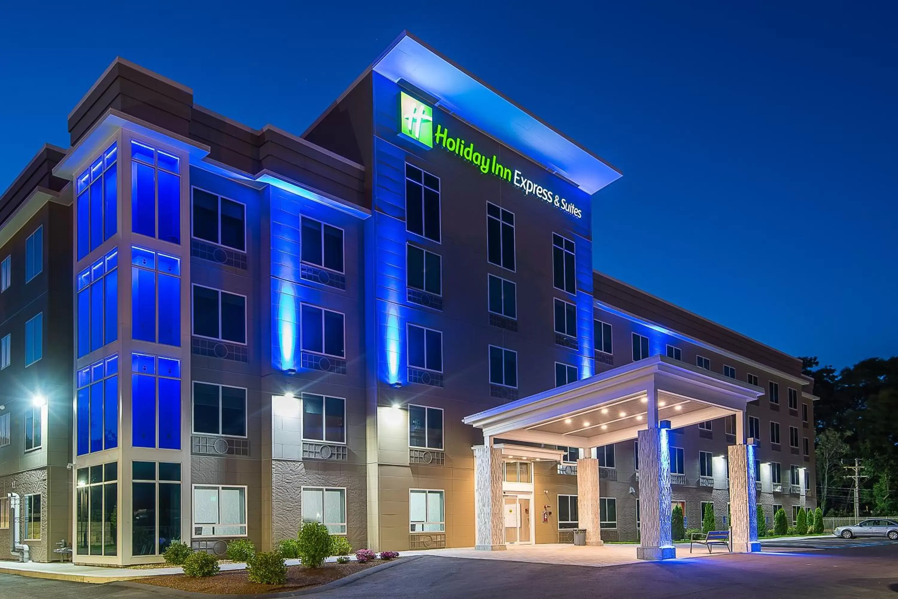 Property Building in Holiday Inn Express & Suites Norwood, an IHG Hotel