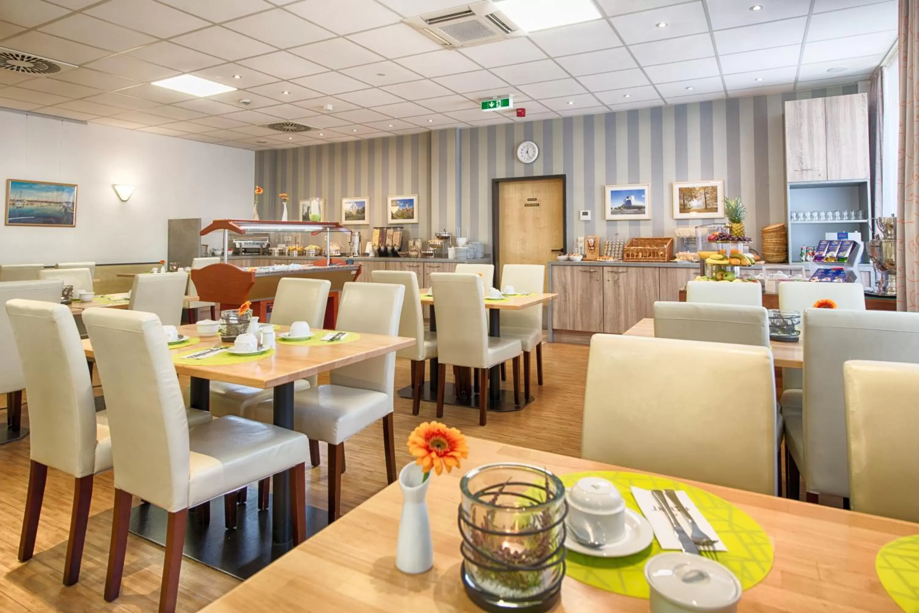 Buffet breakfast, Restaurant/Places to Eat in ACHAT Hotel Leipzig Messe