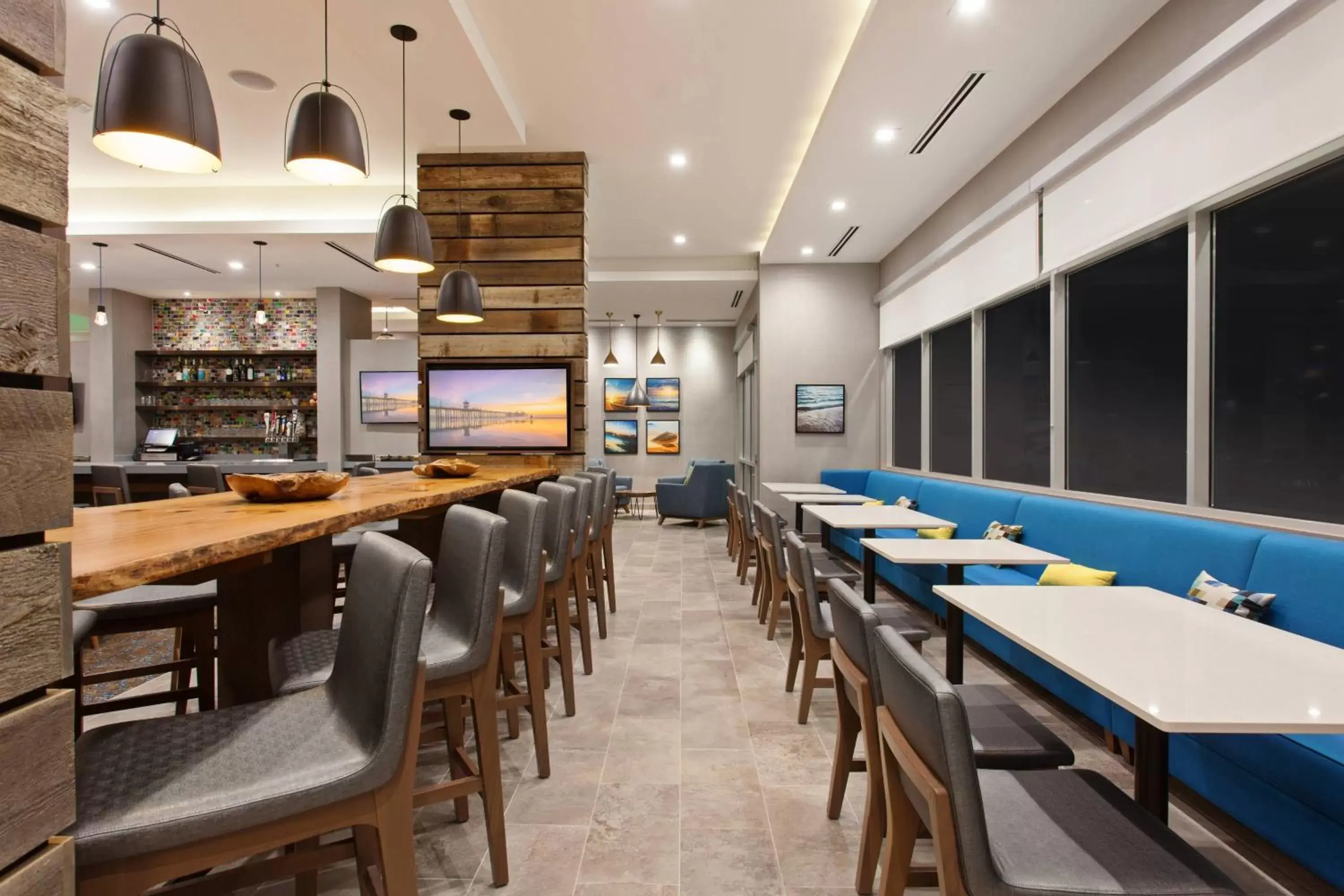 Restaurant/places to eat, Lounge/Bar in SpringHill Suites by Marriott Huntington Beach Orange County
