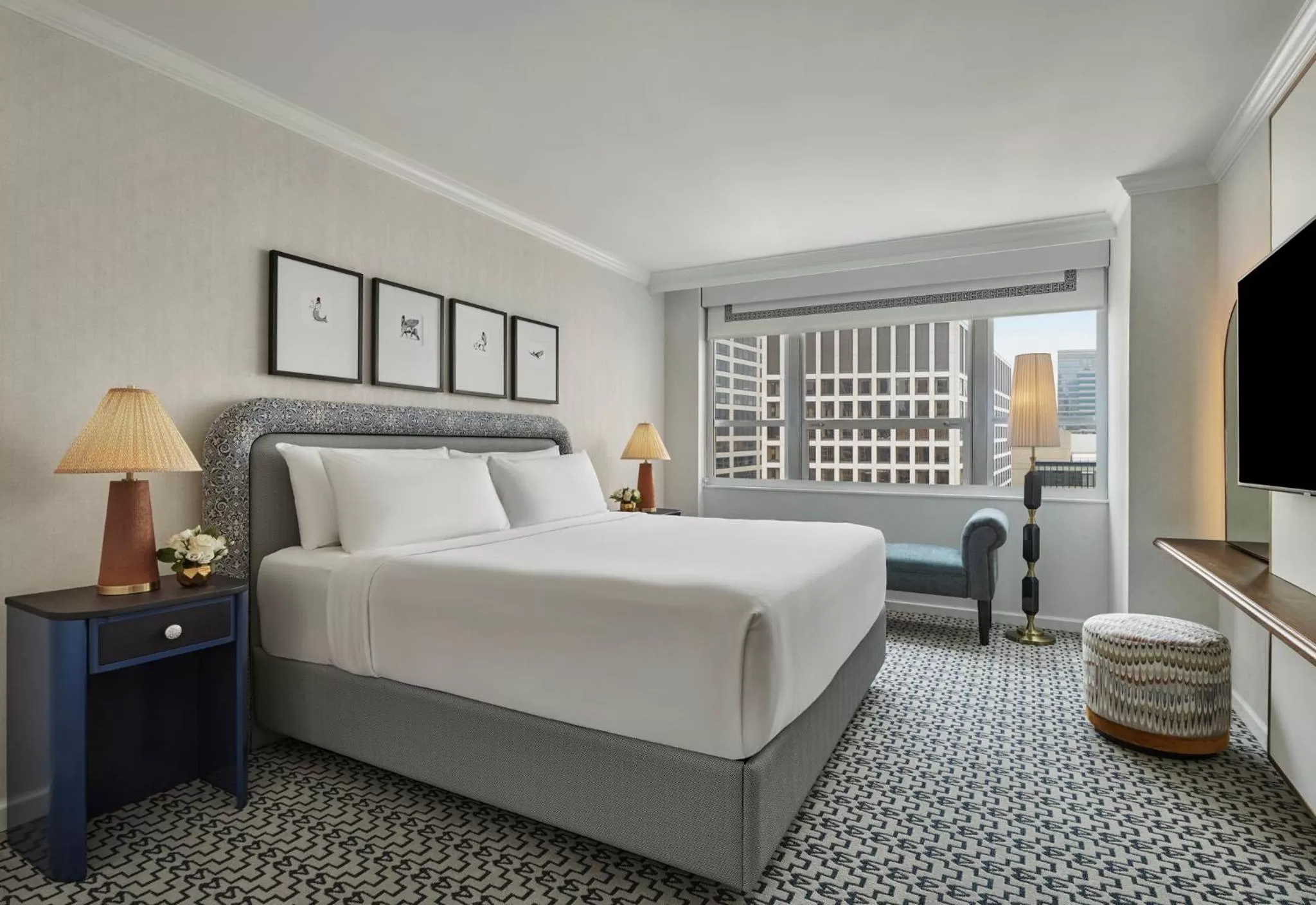 Photo of the whole room, Bed in InterContinental Chicago Magnificent Mile by IHG