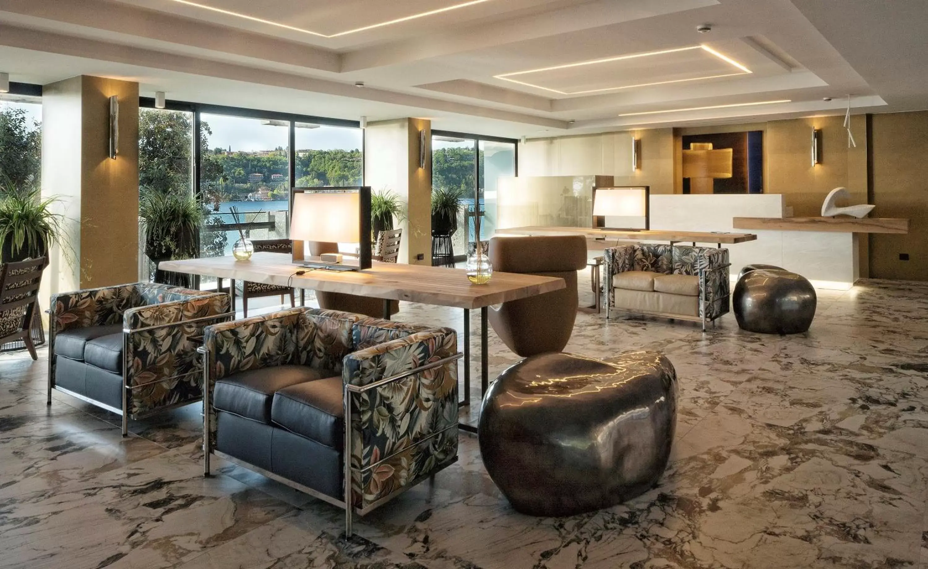 Lobby or reception in Hotel Salò du Parc Lobby or reception in Hotel Salò du Parc