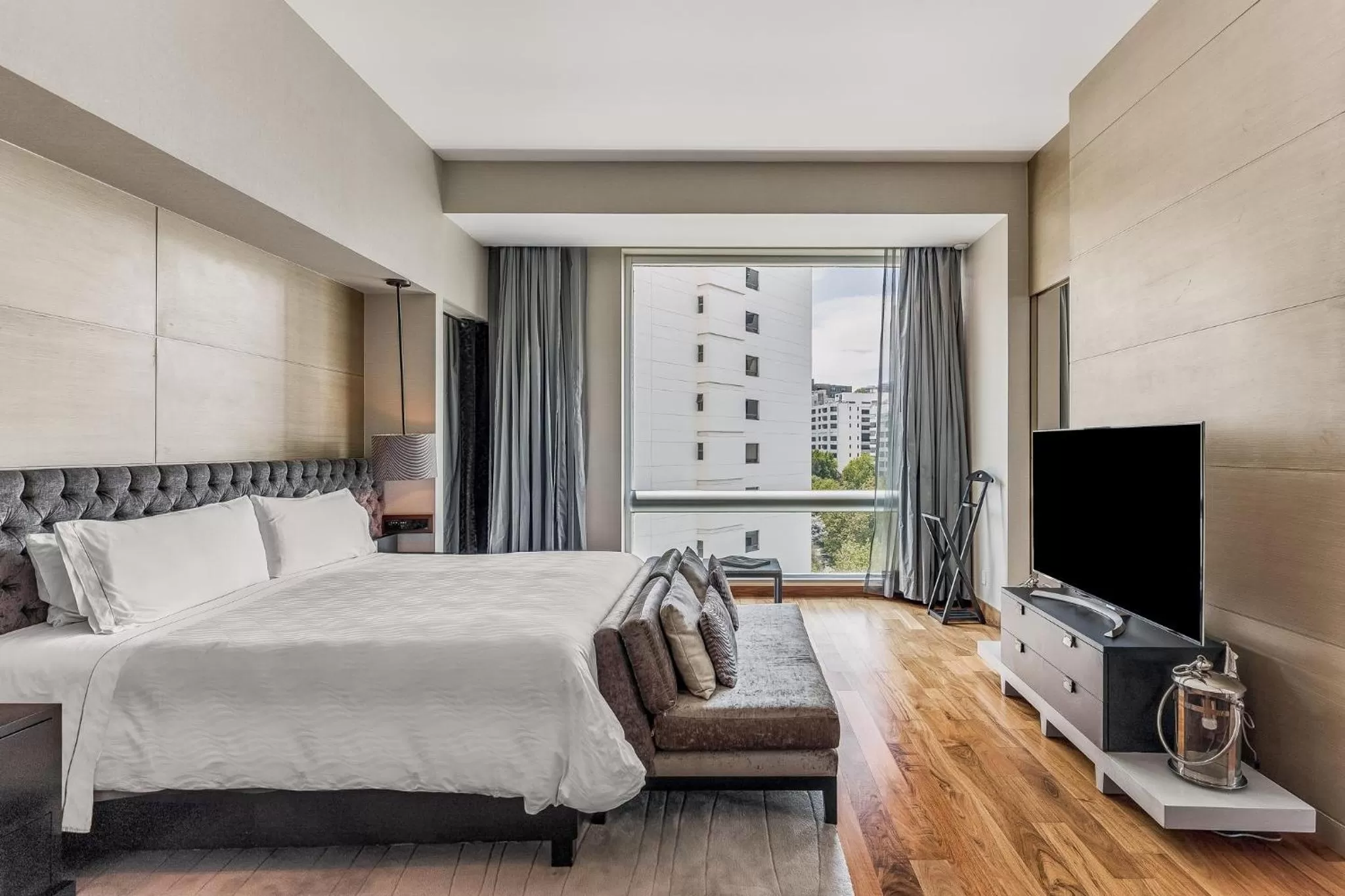 Photo of the whole room, Bed in Live Aqua Ciudad de Mexico Bosques de las Lomas