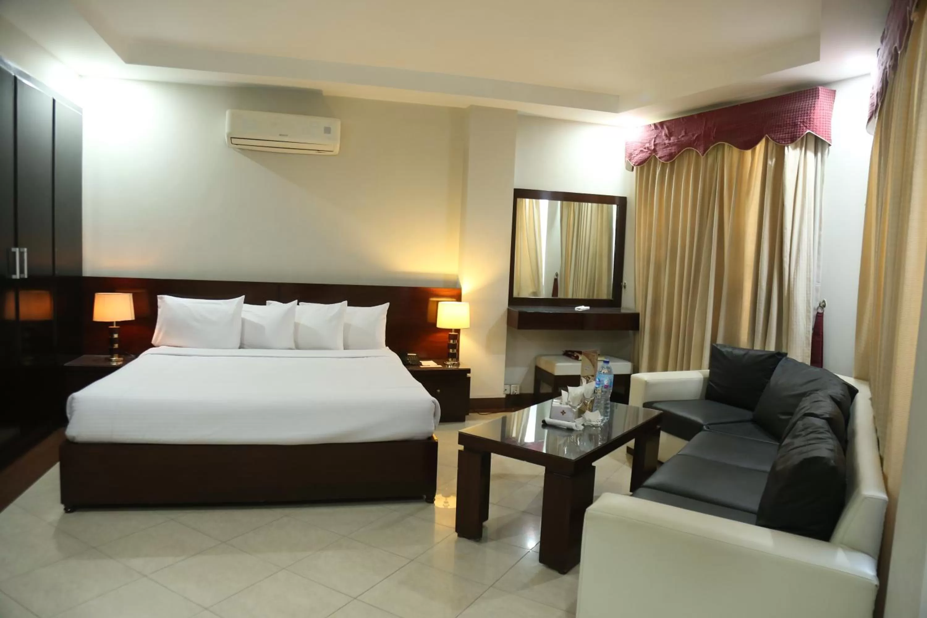 Bed in Hotel Multan Continental