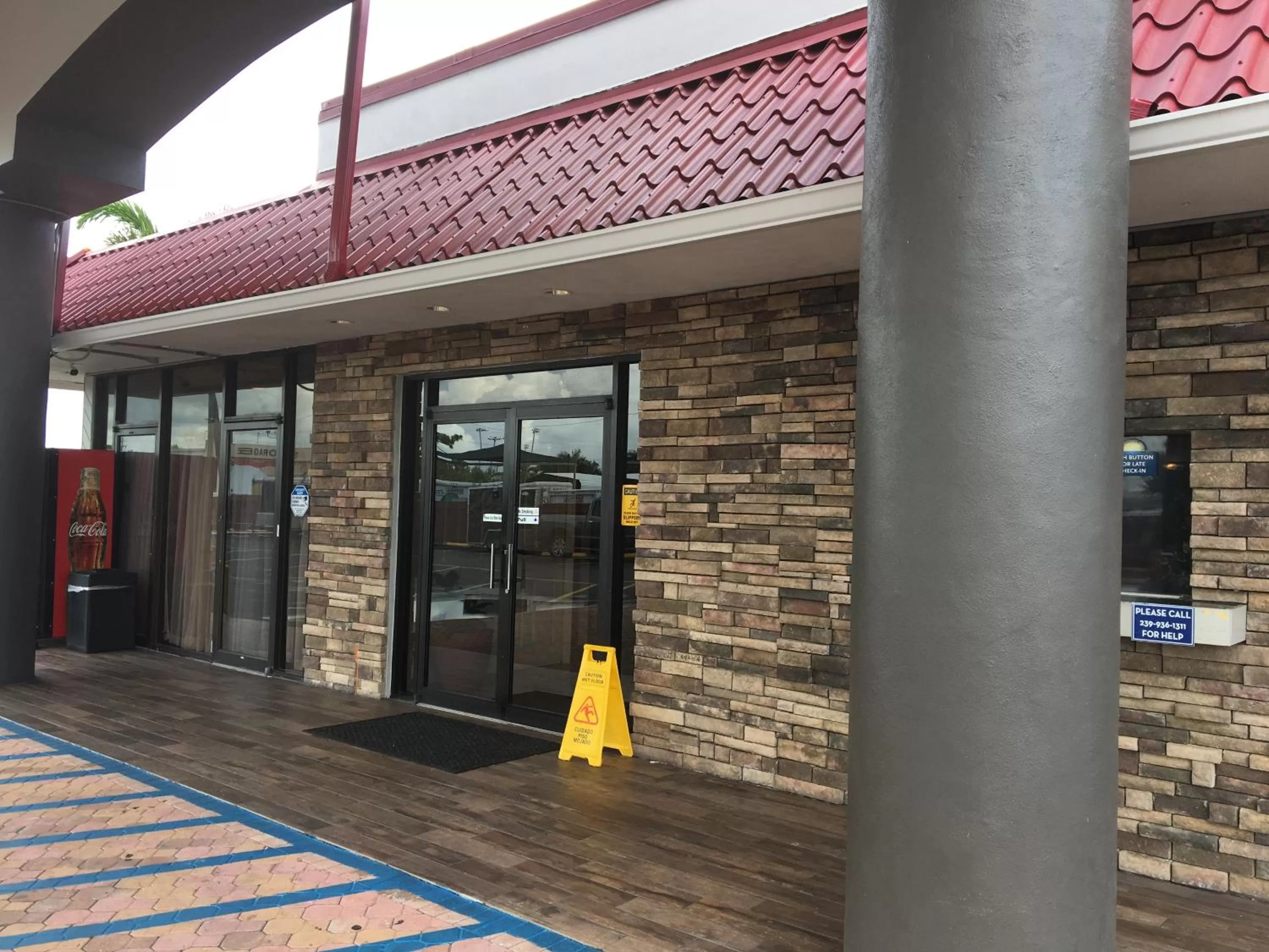 Facade/entrance in Days Inn by Wyndham Fort Myers