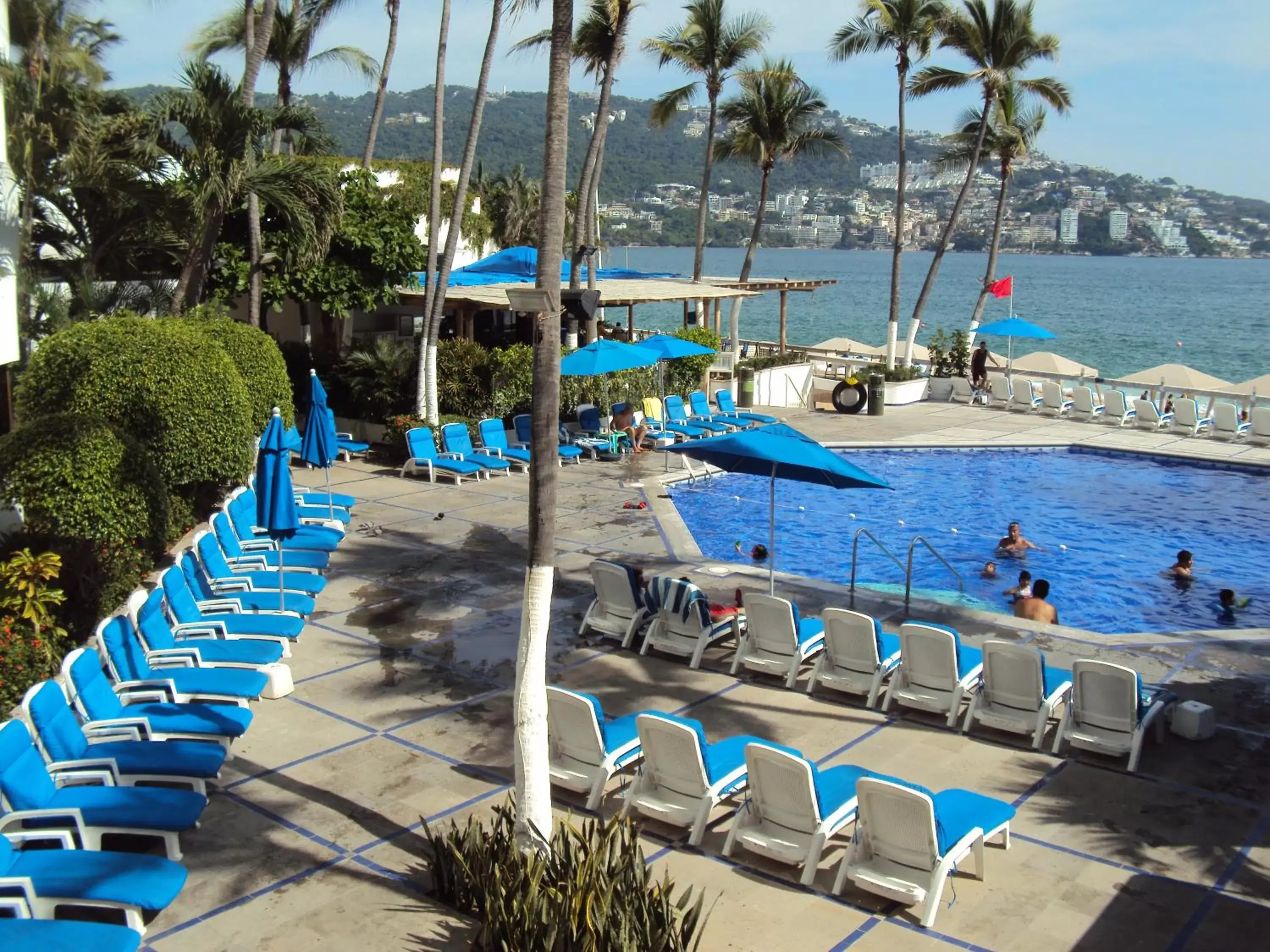 Garden, Pool View in Hotel Acapulco Malibu