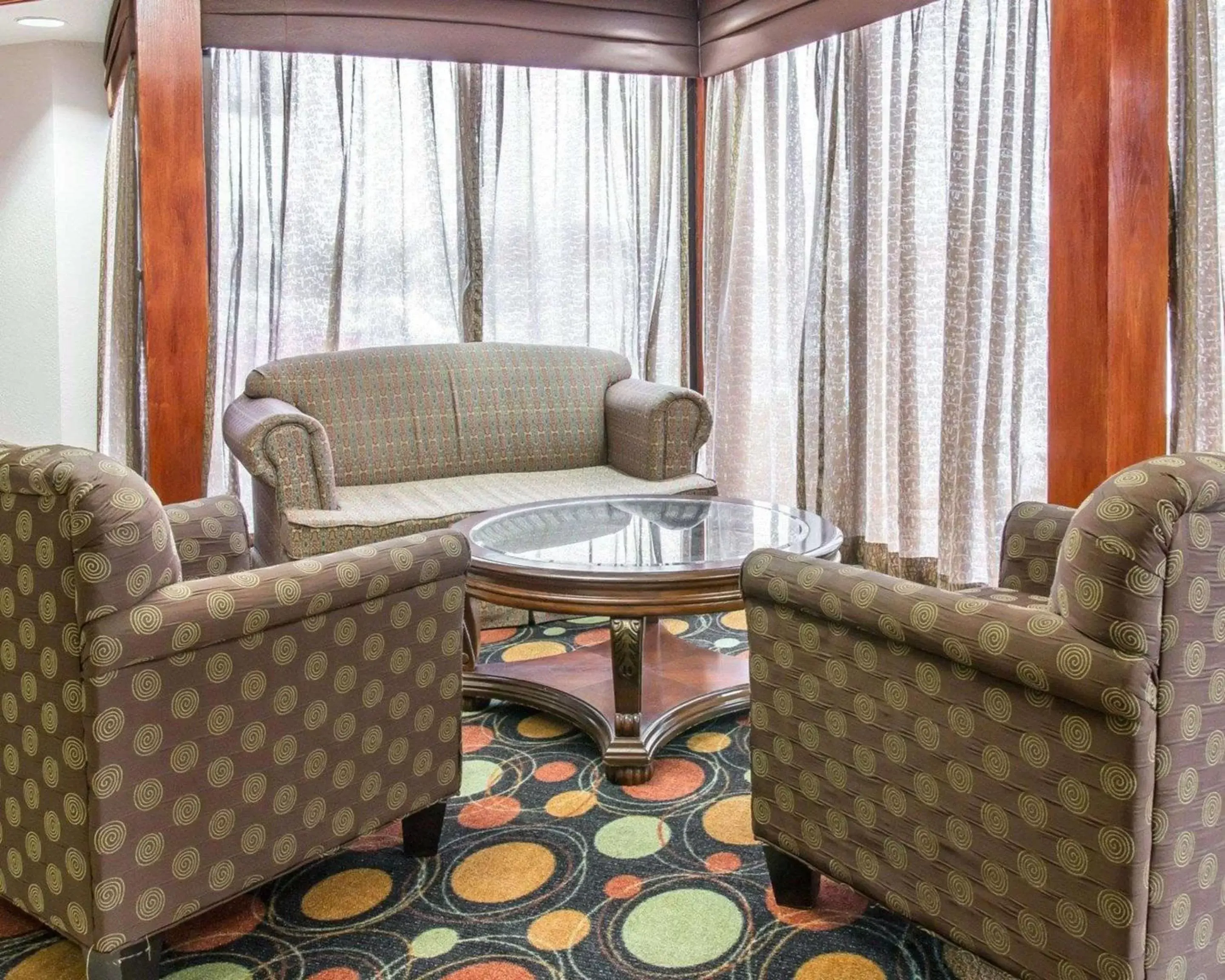 Lobby or reception, Seating Area in Comfort Inn Maumee - Perrysburg Area
