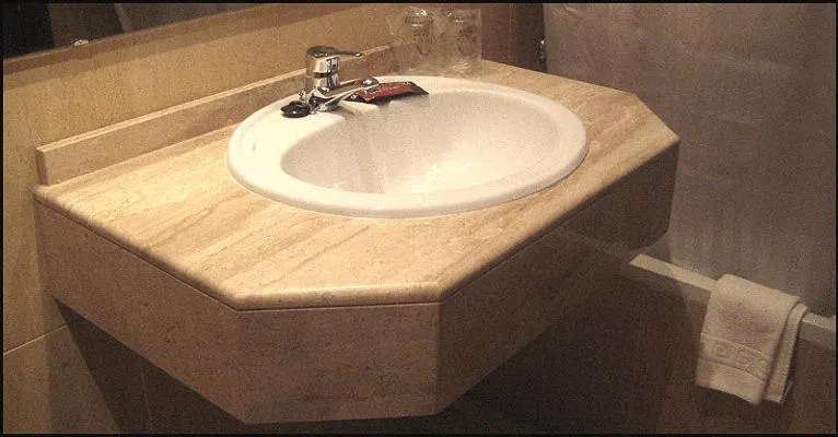 Bathroom in Hotel Victoria