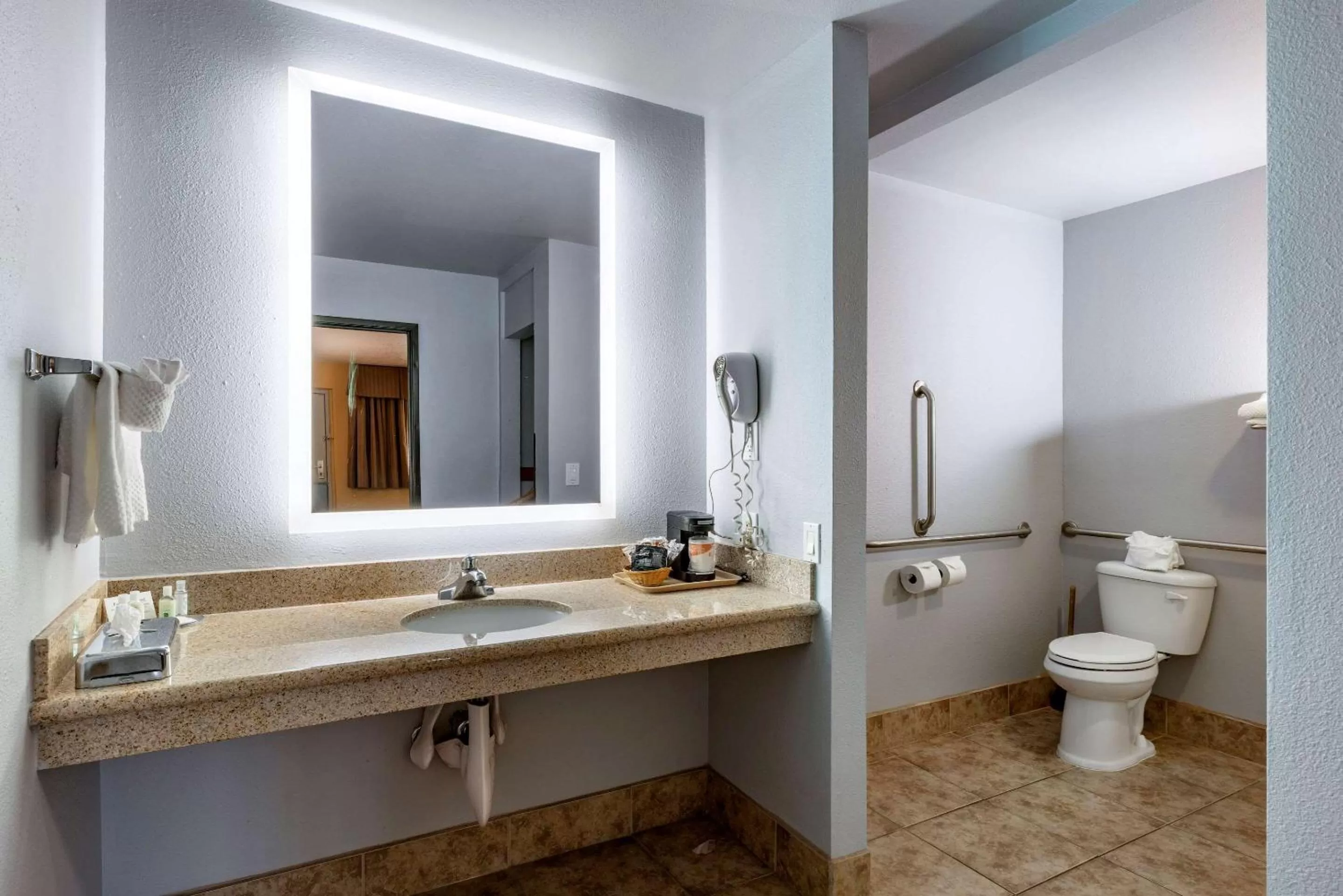 Bedroom in Quality Inn