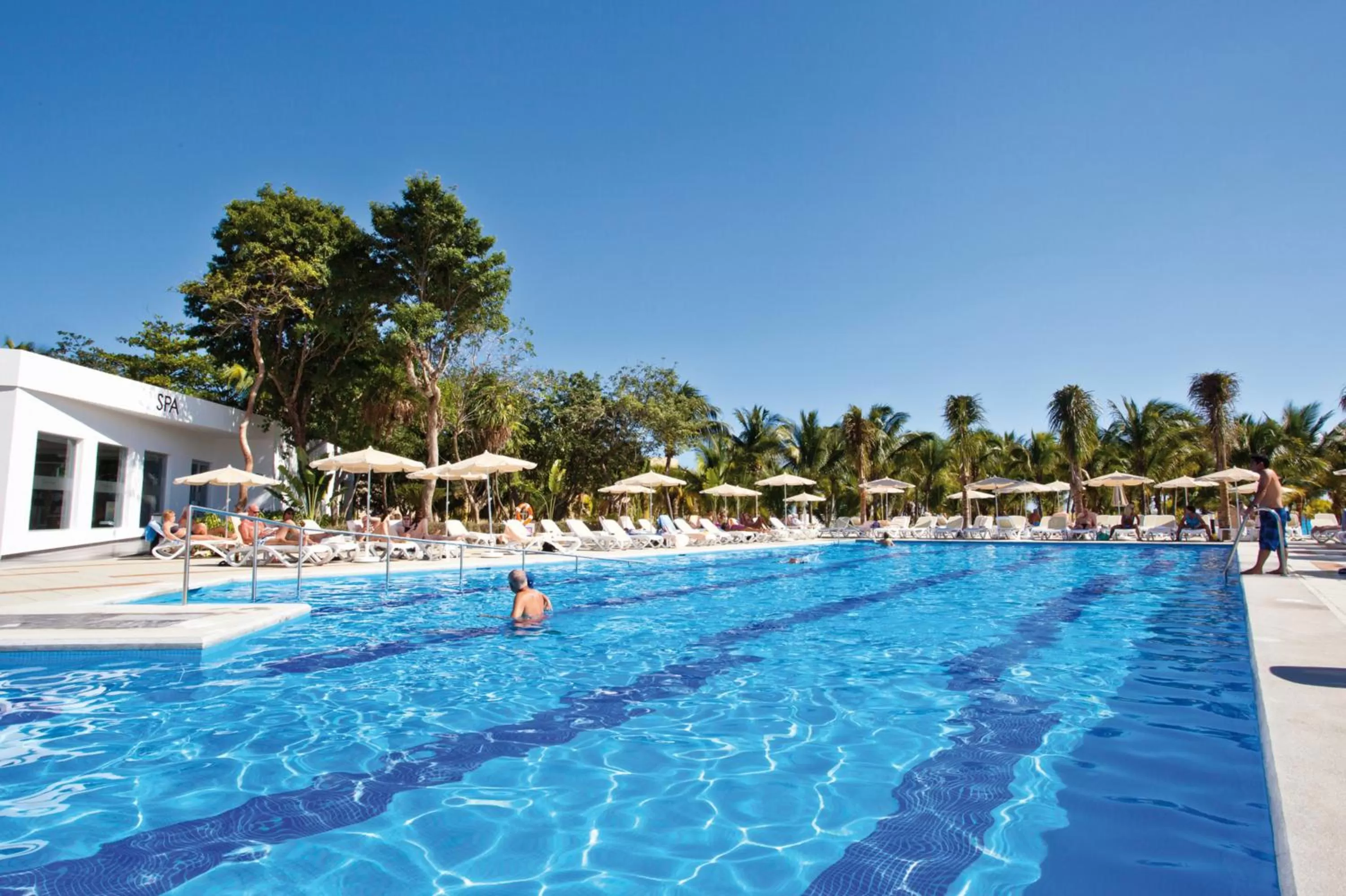 Swimming pool in Riu Palace Mexico - All Inclusive